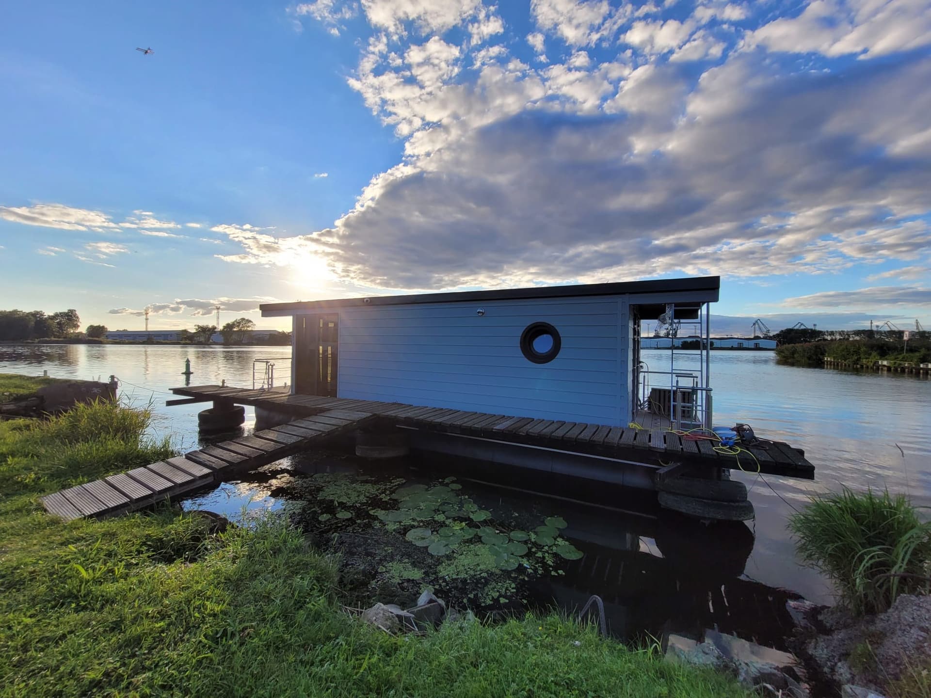 Aqua-House Hausboot Harmonia 340l - Main View Aqua-House Hausboot Harmonia 340l - Main View