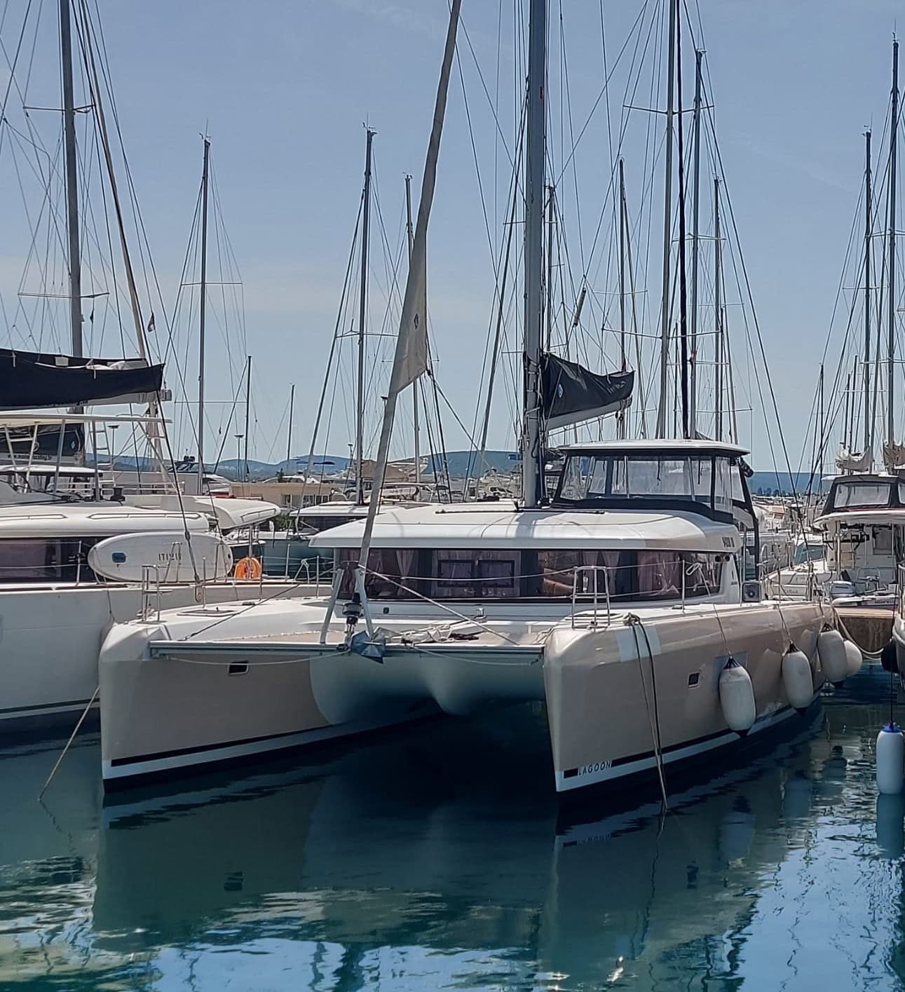 Lagoon 42 - Main View Lagoon 42 - Main View