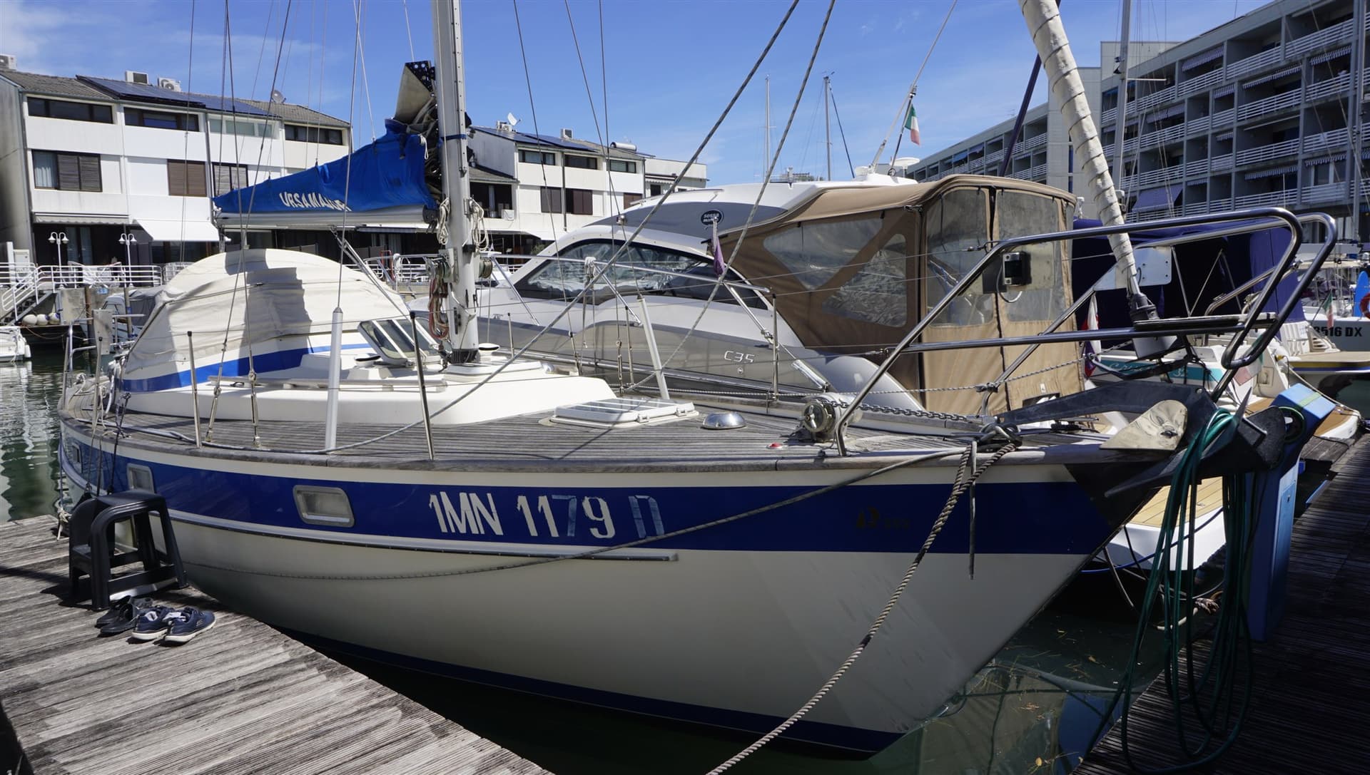 Hallberg Rassy 352 - Detail View 1 Hallberg Rassy 352 - Detail View 1