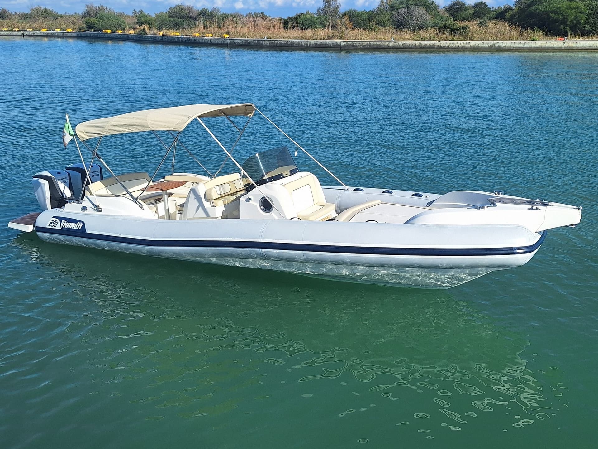 Marlin Boat 298 Fb - Deck View Marlin Boat 298 Fb - Deck View