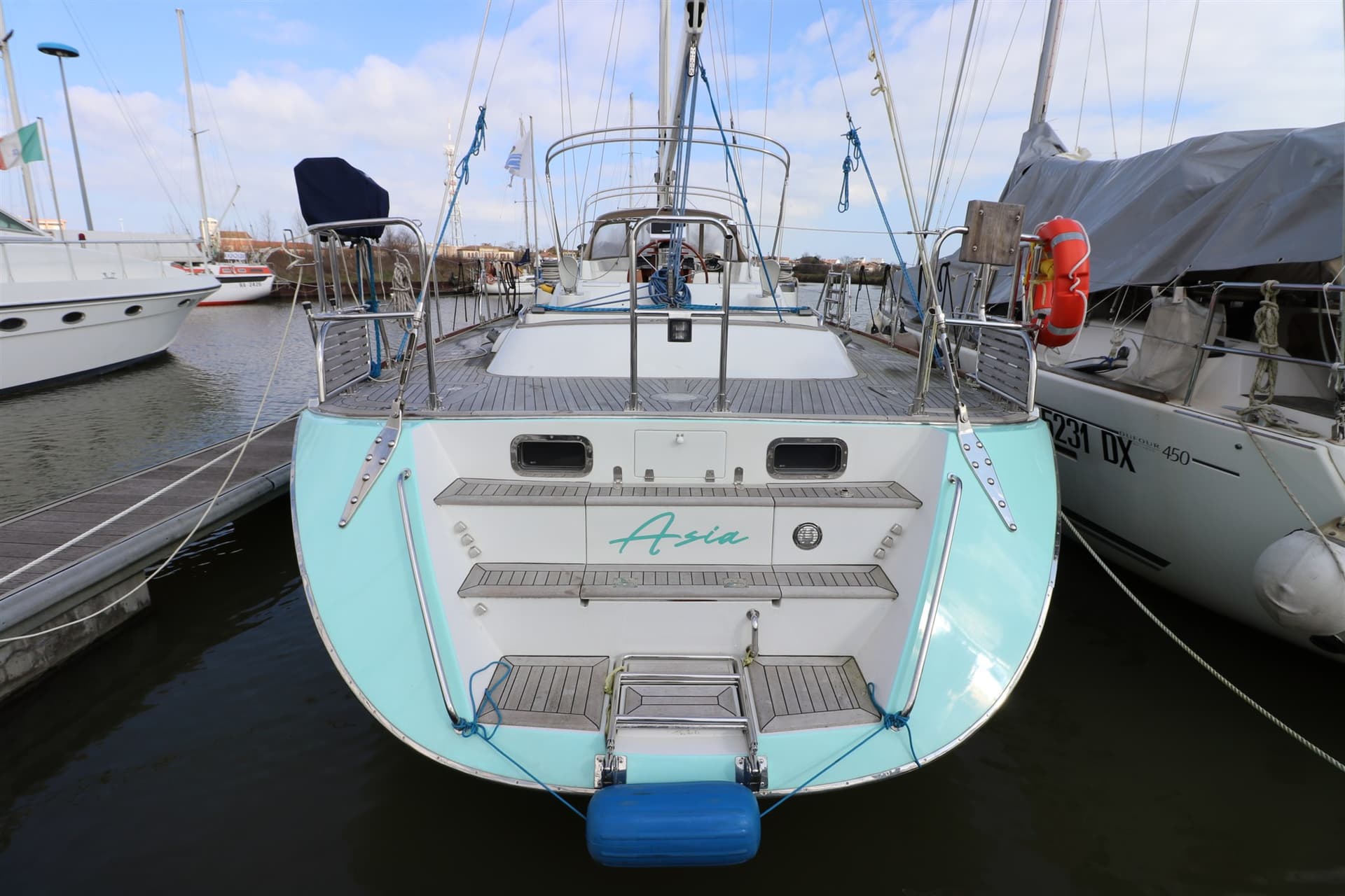 Hylas 54 - Detail View 1 Hylas 54 - Detail View 1