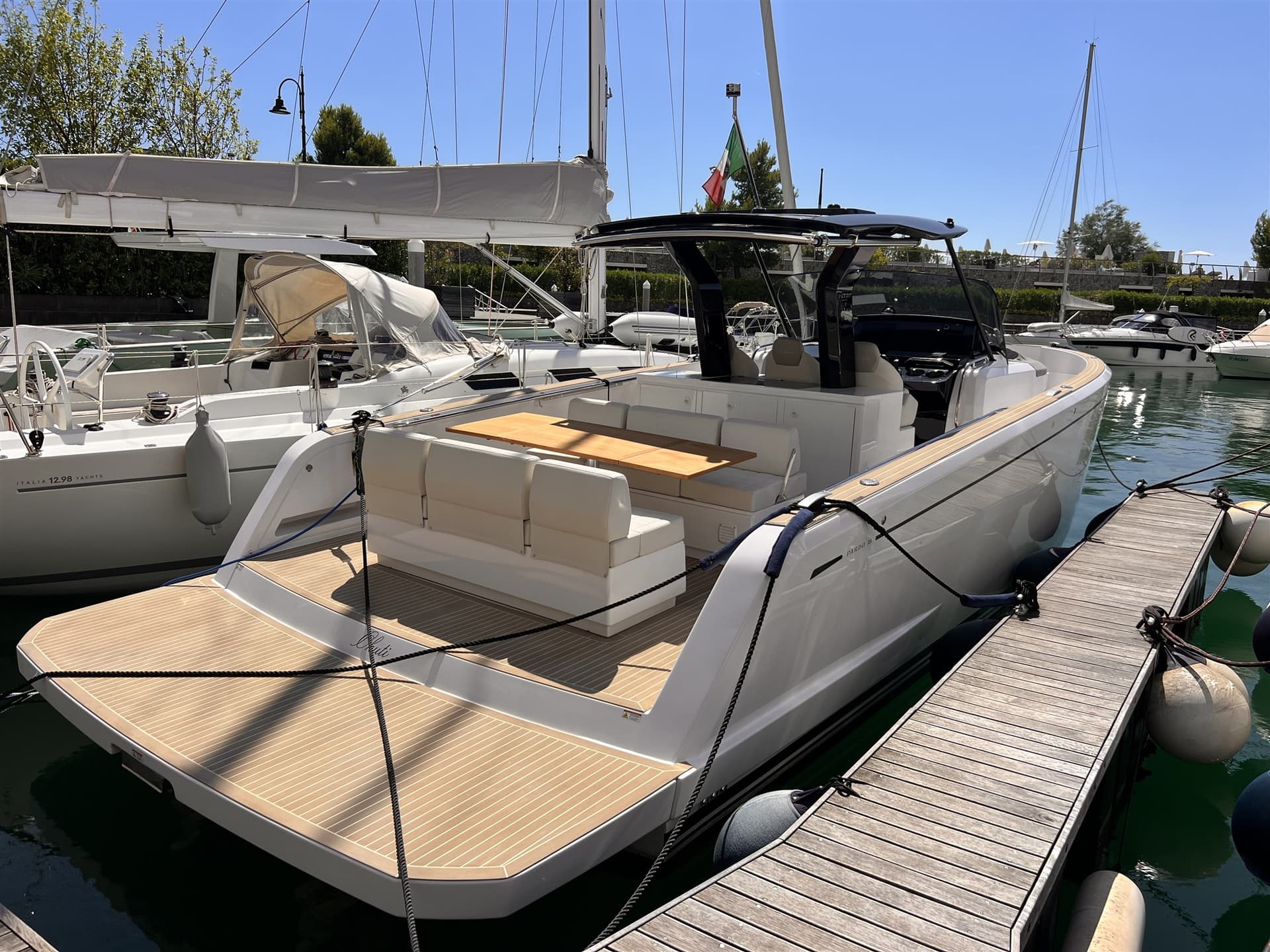 Cantiere del Pardo Pardo Yacht 38 - Detail View 1 Cantiere del Pardo Pardo Yacht 38 - Detail View 1