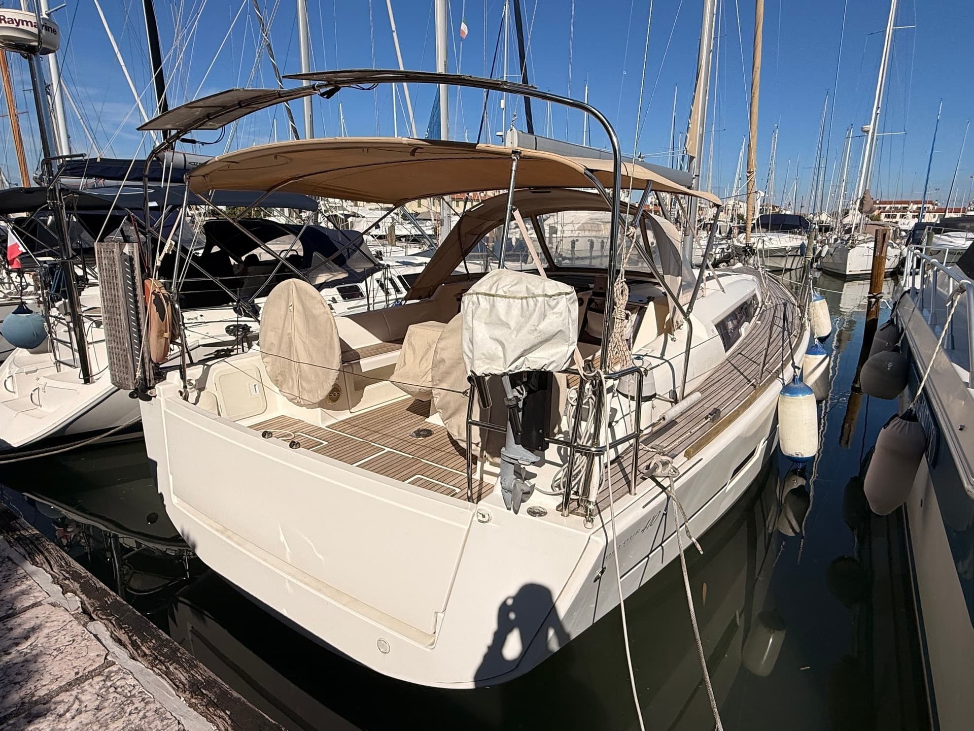 Dufour Yachts 410 Grand Large - Deck View Dufour Yachts 410 Grand Large - Deck View