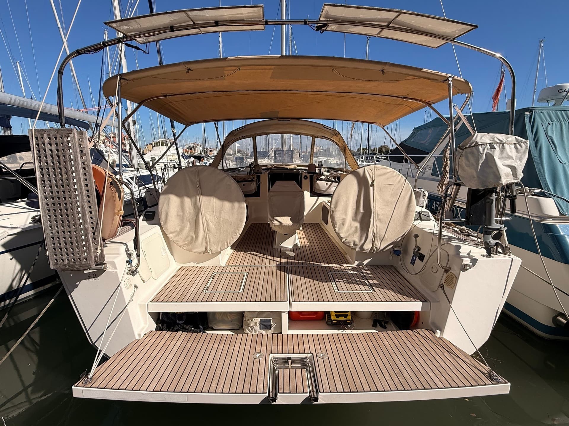 Dufour Yachts 410 Grand Large - Interior View Dufour Yachts 410 Grand Large - Interior View