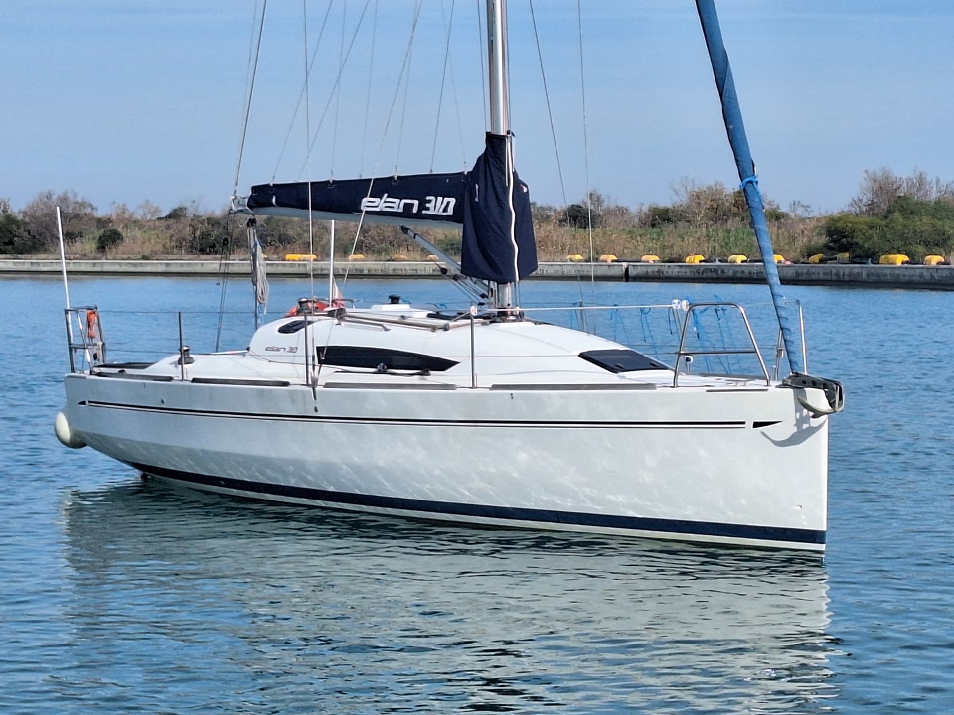 Elan Line Elan 310 - Detail View 1 Elan Line Elan 310 - Detail View 1