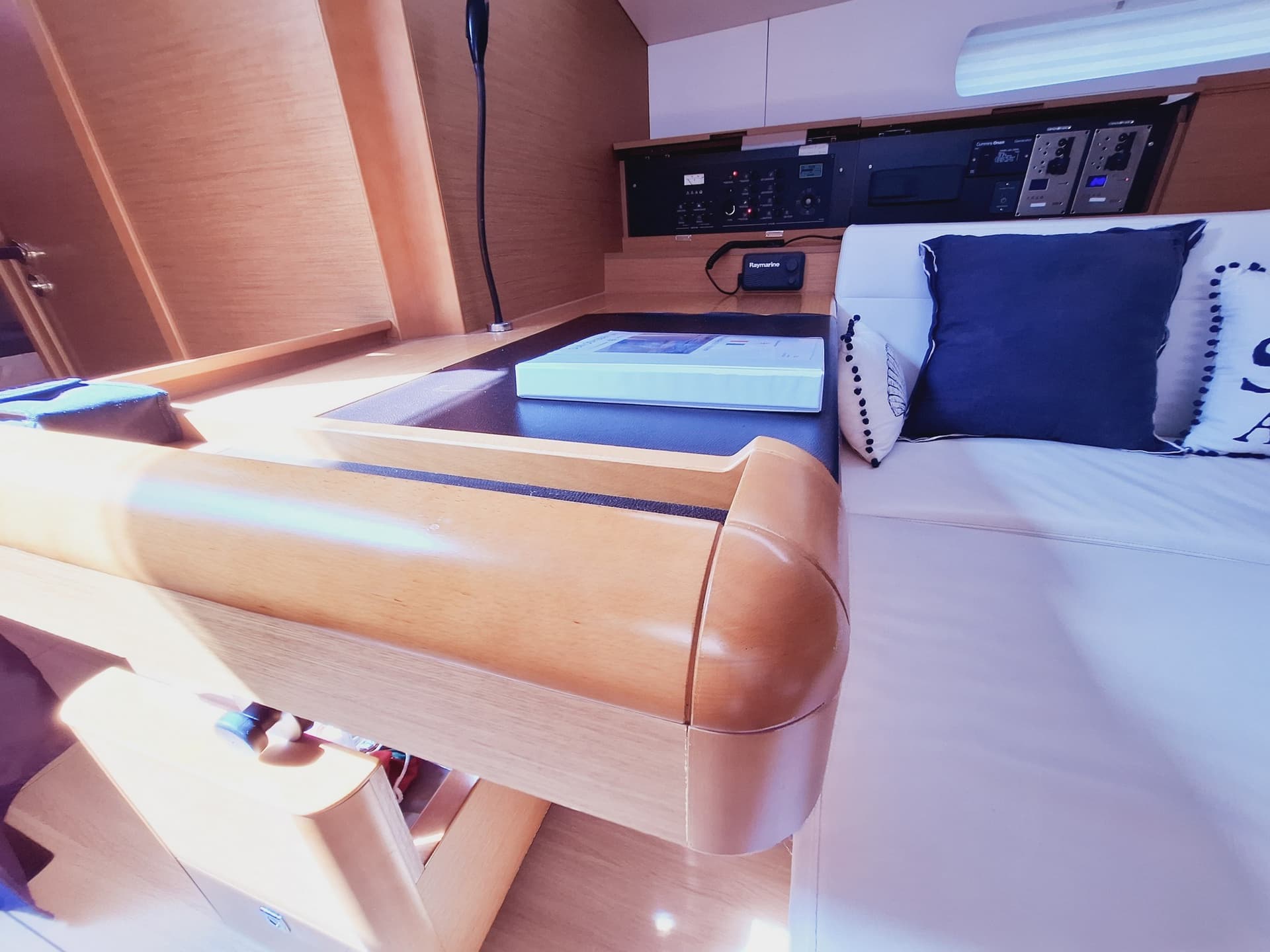 Jeanneau SUN ODYSSEY 519 usato - foto hero 19