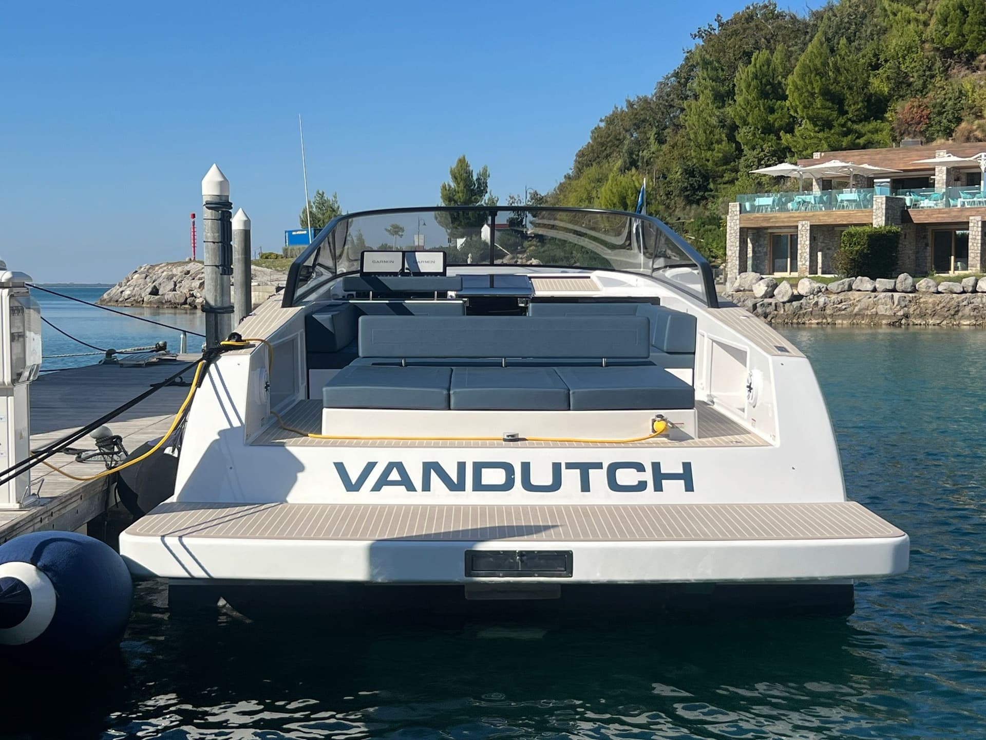 Vandutch Vandutch 48 - Deck View Vandutch Vandutch 48 - Deck View