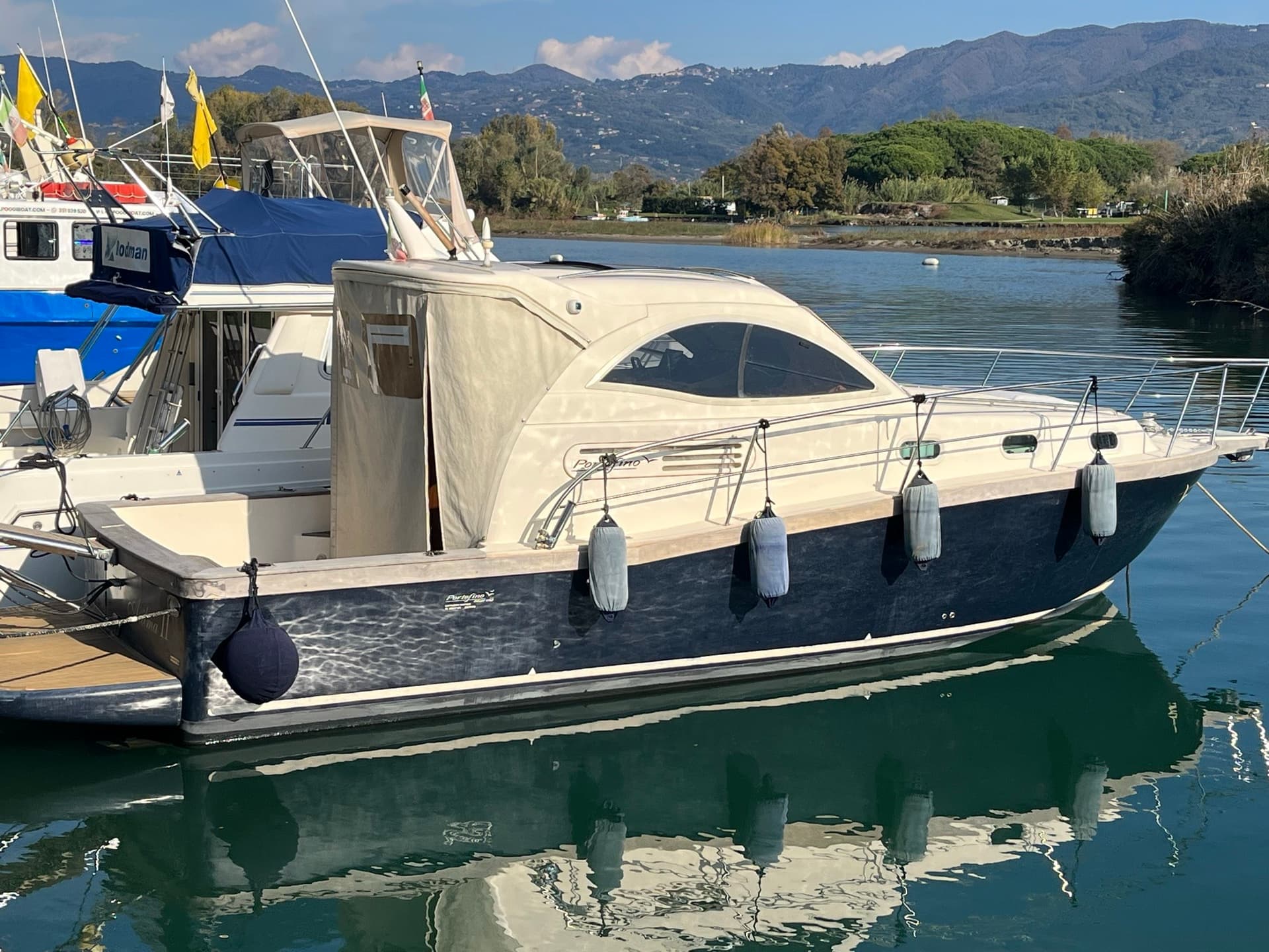 Portofino Marine 10 Hard Top - Detail View 1 Portofino Marine 10 Hard Top - Detail View 1