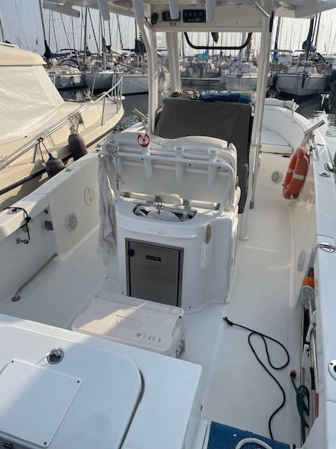 Sea Hunt Gamefish 25 - Deck View Sea Hunt Gamefish 25 - Deck View