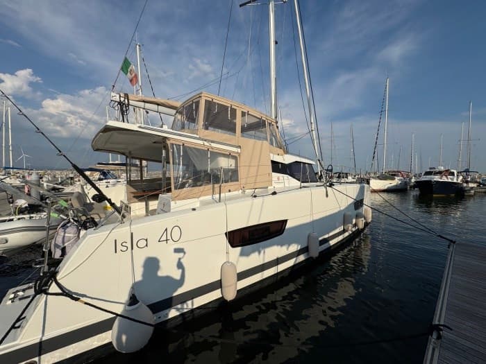 Fountaine Pajot Isla 40 - Deck View Fountaine Pajot Isla 40 - Deck View