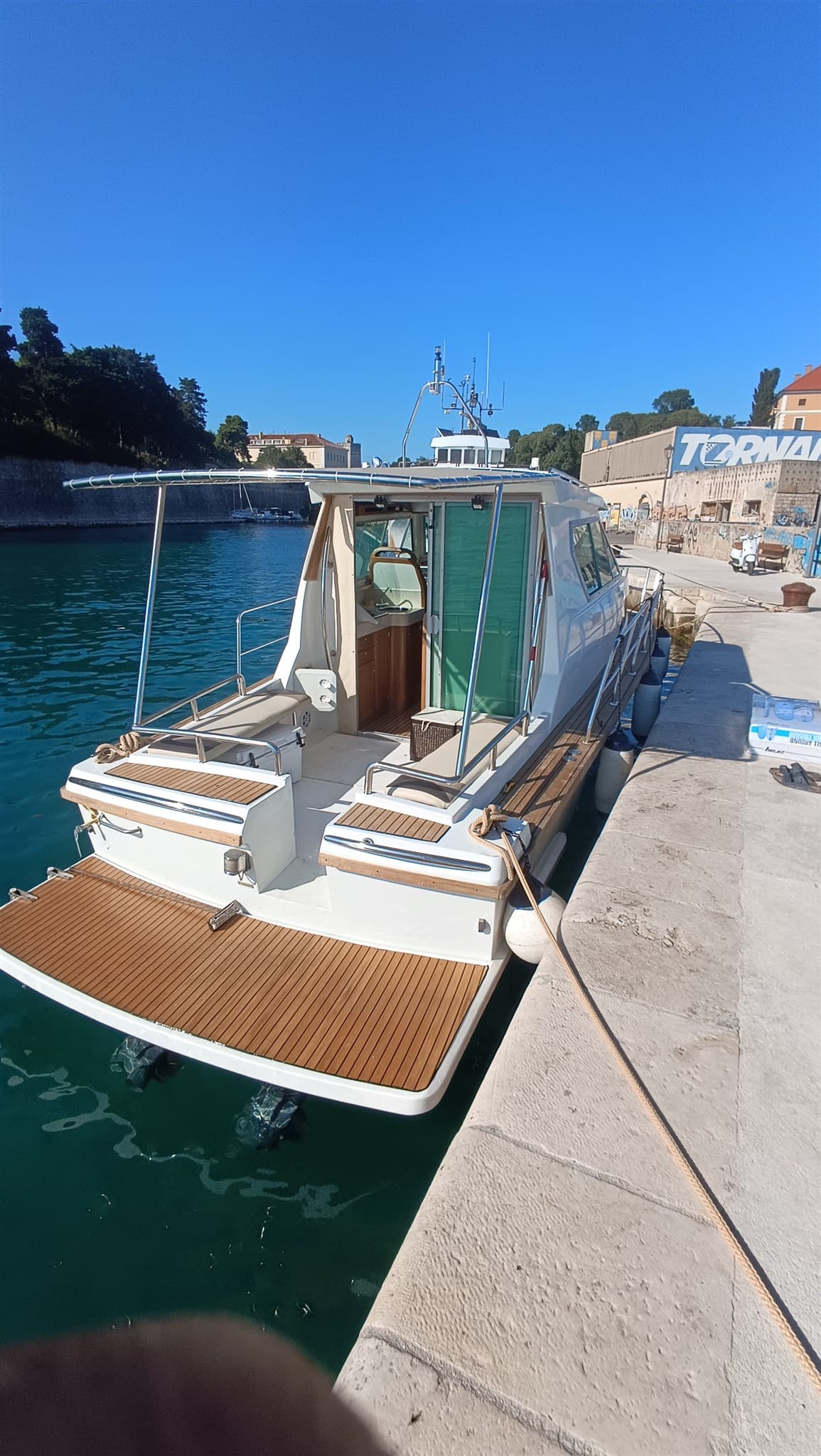 Coronet 32 - Interior View Coronet 32 - Interior View