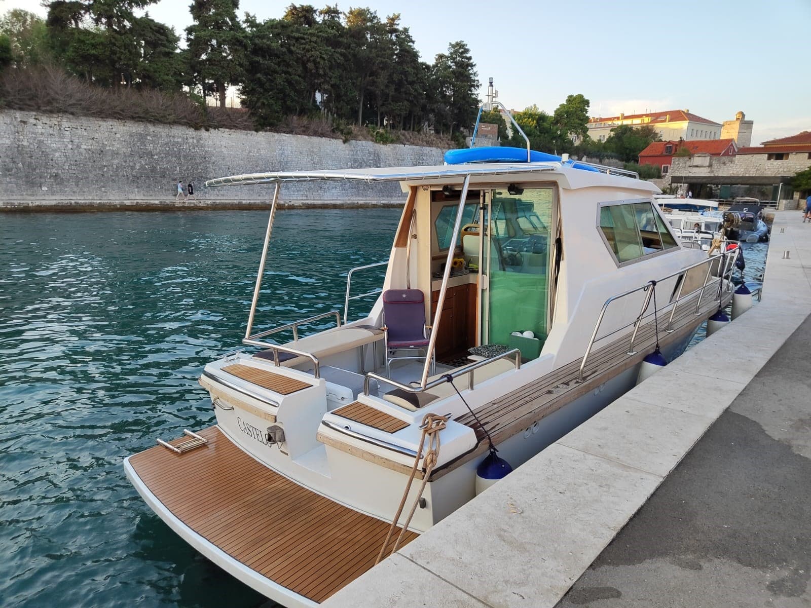 Coronet 32 - Main View Coronet 32 - Main View