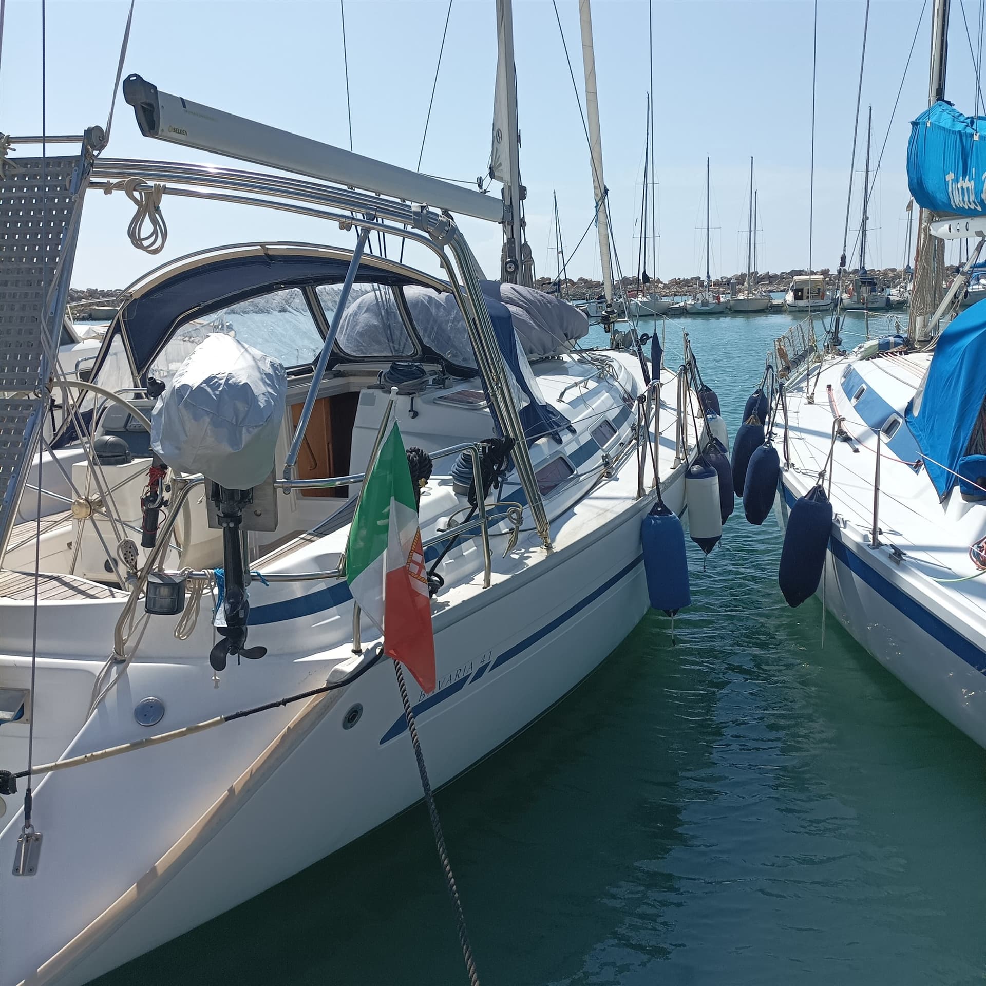 Bavaria 41 Cruiser - Deck View Bavaria 41 Cruiser - Deck View