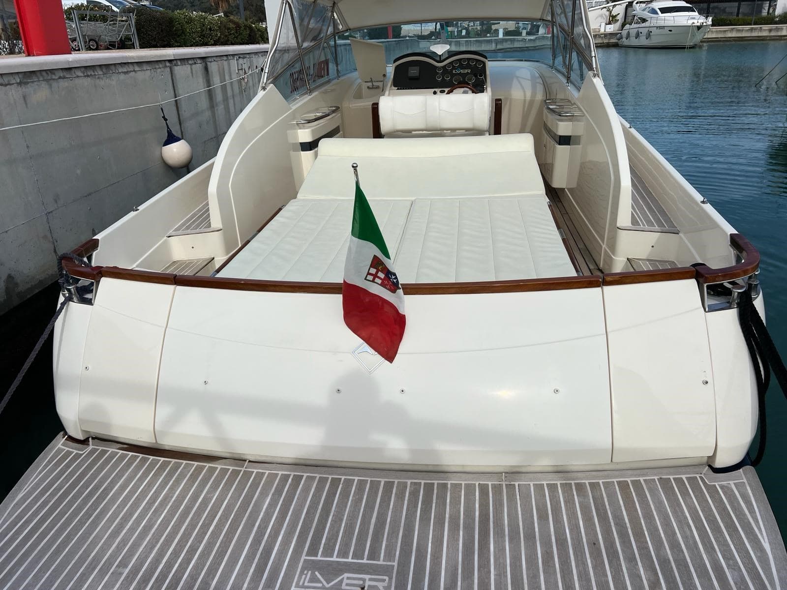 Ilver Piper - Detail View 1 Ilver Piper - Detail View 1