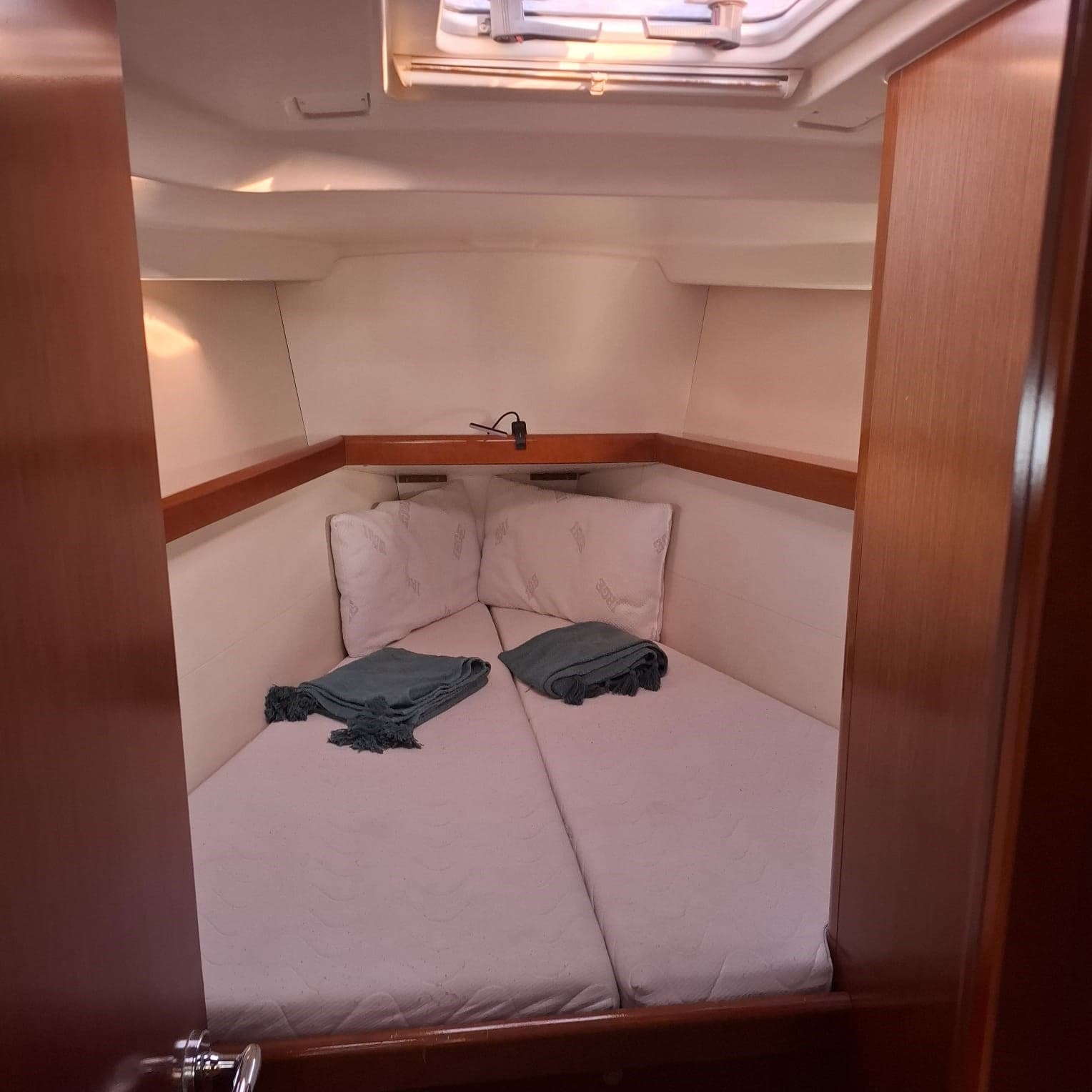 Beneteau OCEANIS 43 used - hero image 12
