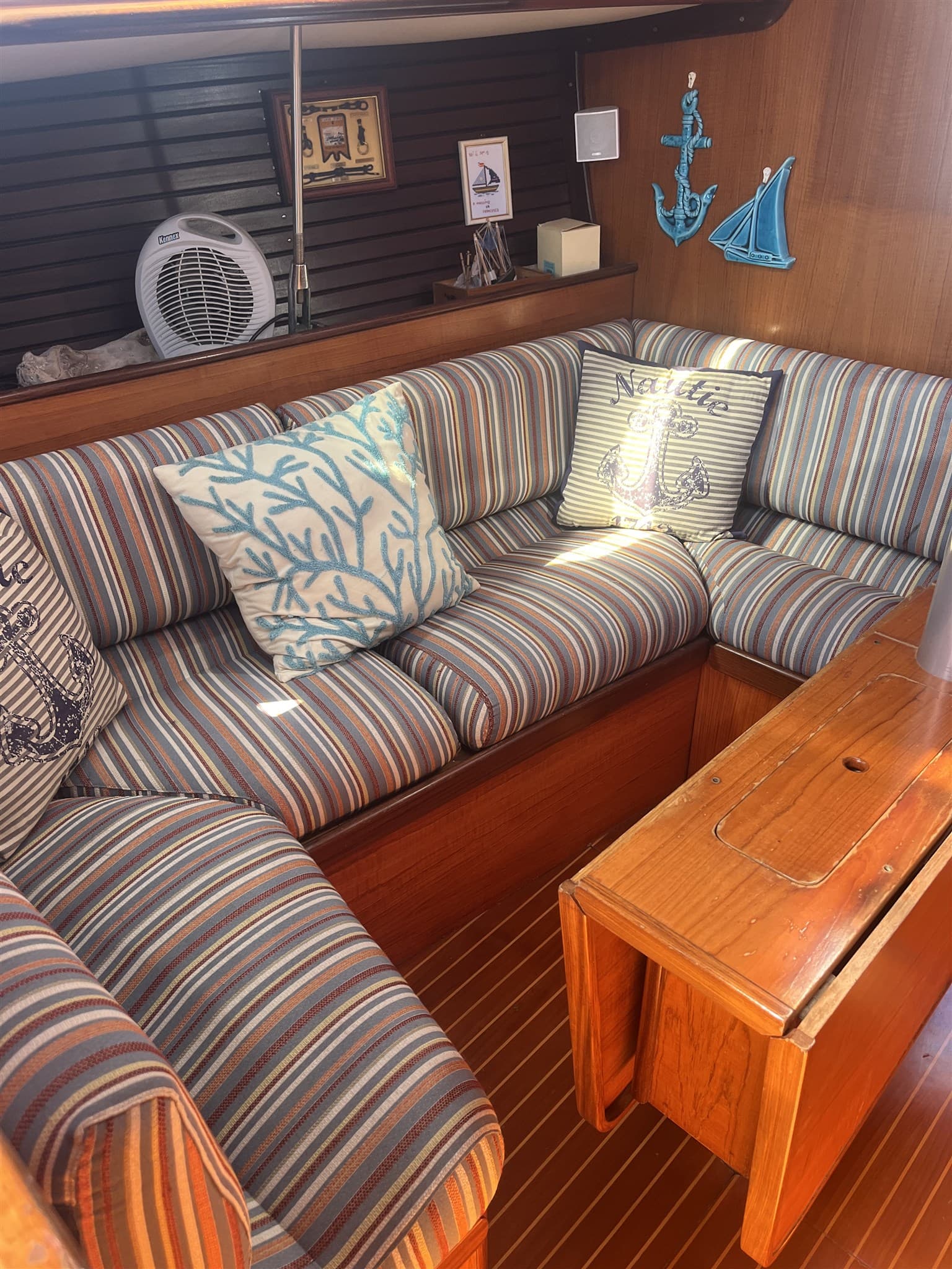 Beneteau First 375 - Detail View 1 Beneteau First 375 - Detail View 1