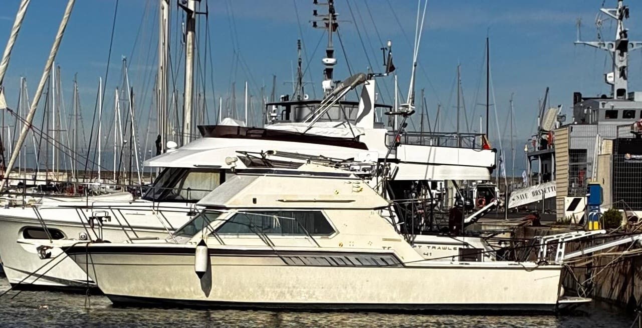 Hatteras 32 Sport Fisherm. - Detail View 1 Hatteras 32 Sport Fisherm. - Detail View 1