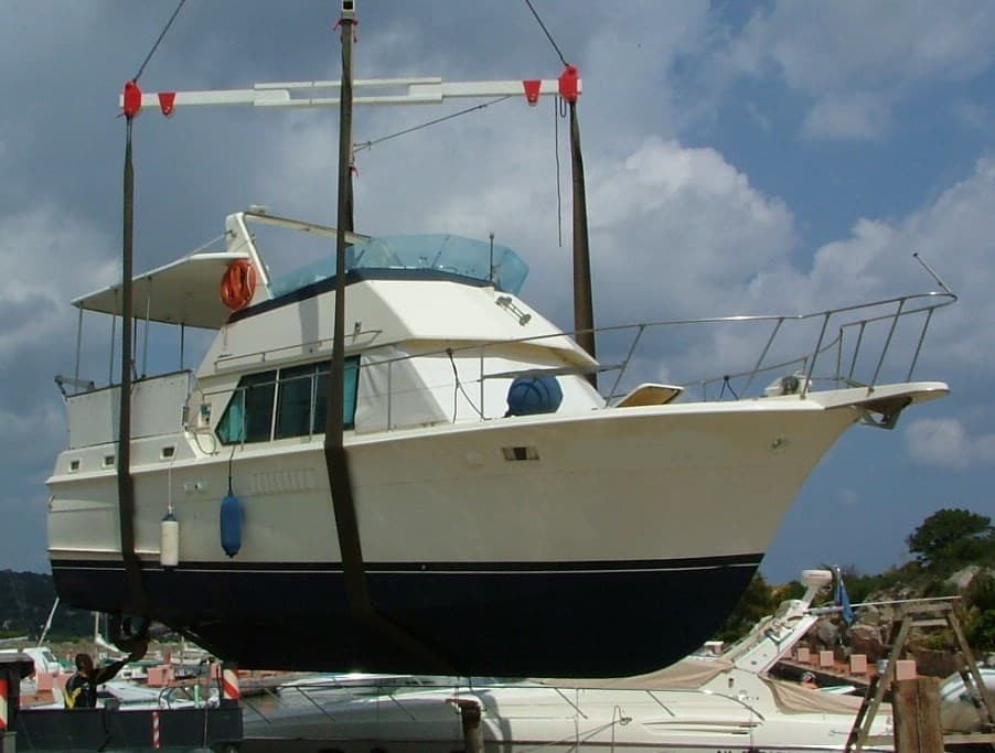 Hatteras Hatteras 39 Motor Yacht - Main View Hatteras Hatteras 39 Motor Yacht - Main View