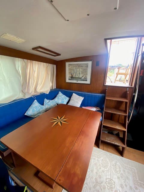 Hatteras Hatteras 39 Motor Yacht - Detail View 1 Hatteras Hatteras 39 Motor Yacht - Detail View 1