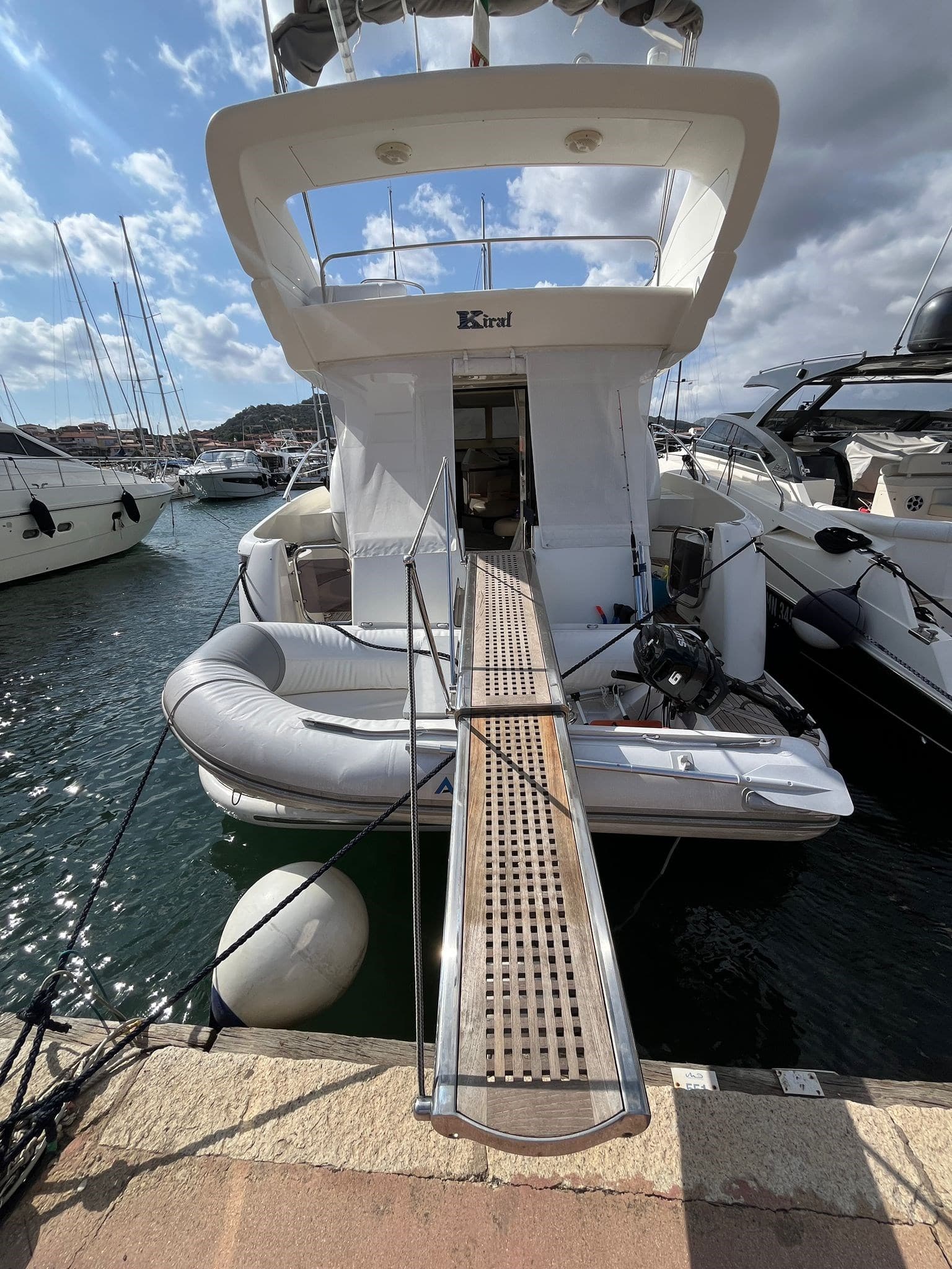 Azimut Az 46 - Interior View Azimut Az 46 - Interior View