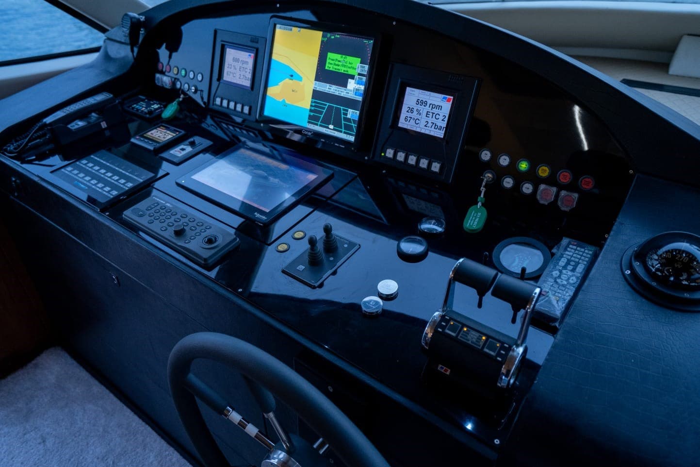 Fashion Yachts Fashion 68 - Deck View Fashion Yachts Fashion 68 - Deck View