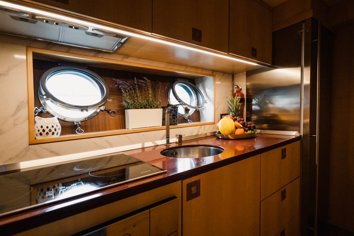 Fashion Yachts FASHION 68 usato - foto hero 11