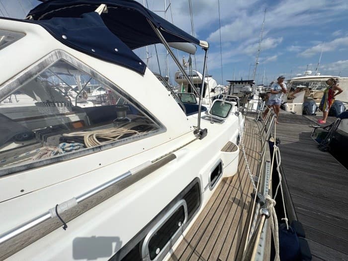 Beneteau Oceanis 40 Cc - Deck View Beneteau Oceanis 40 Cc - Deck View