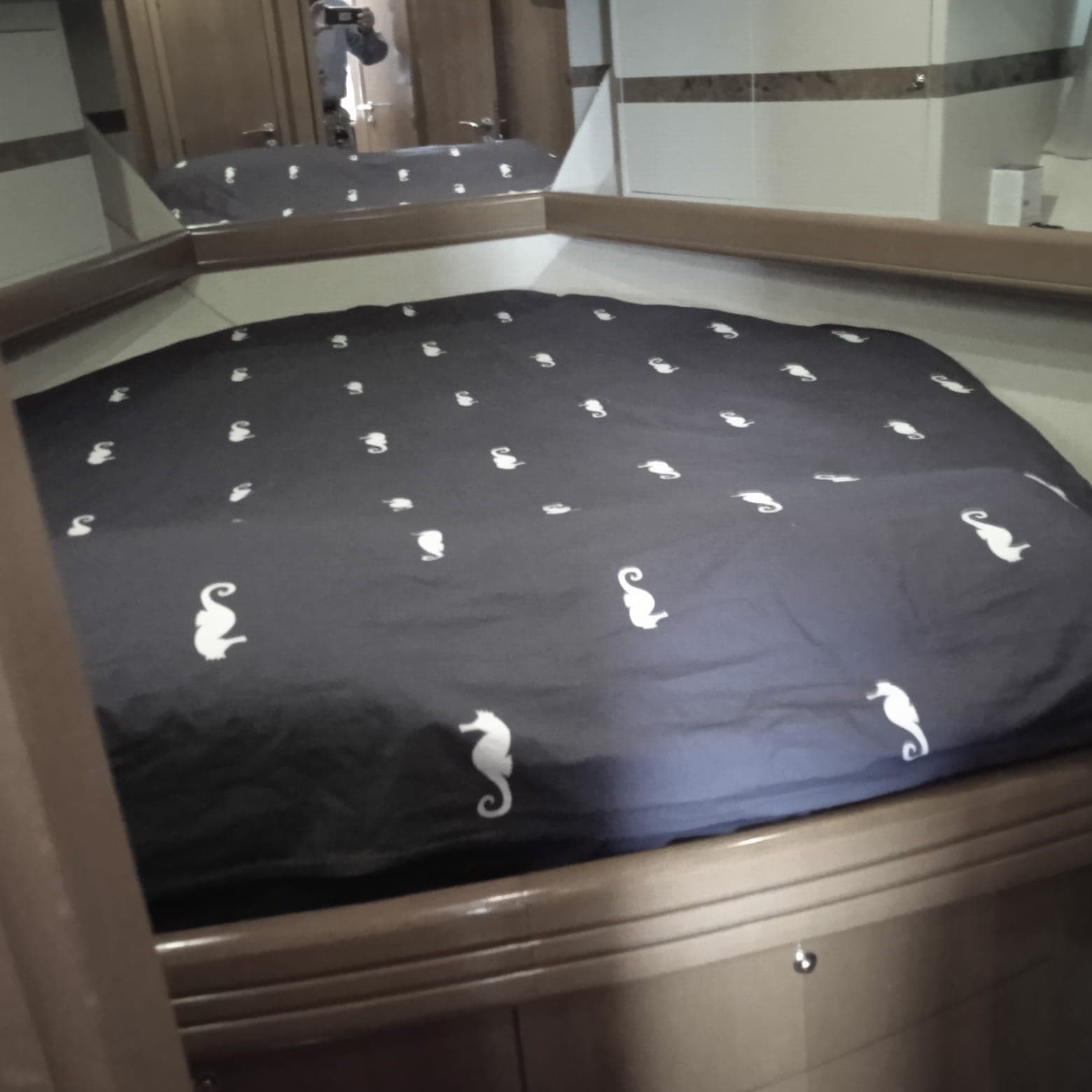 Beneteau Antares 12 Fly - Interior View Beneteau Antares 12 Fly - Interior View