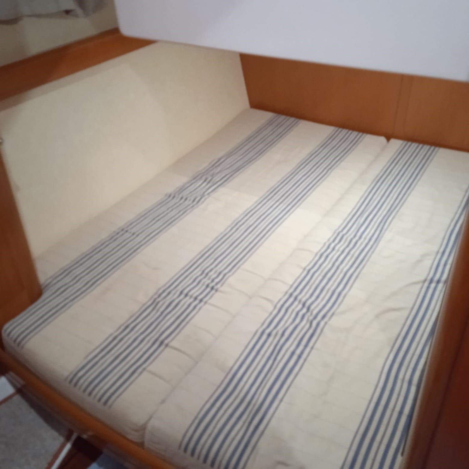 Beneteau Antares 12 Fly - Deck View Beneteau Antares 12 Fly - Deck View