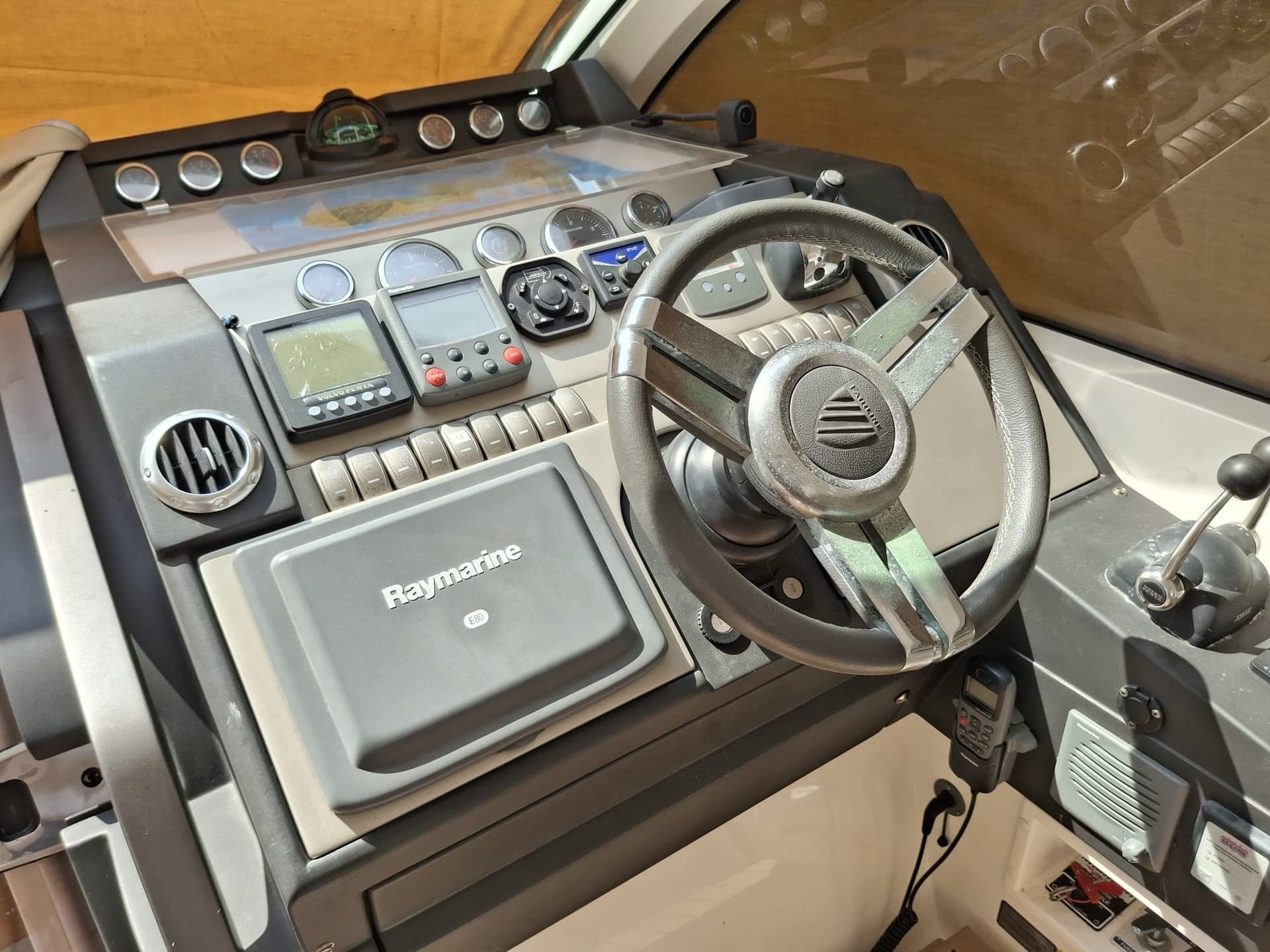 Fairline Targa 44 Ht - Deck View Fairline Targa 44 Ht - Deck View