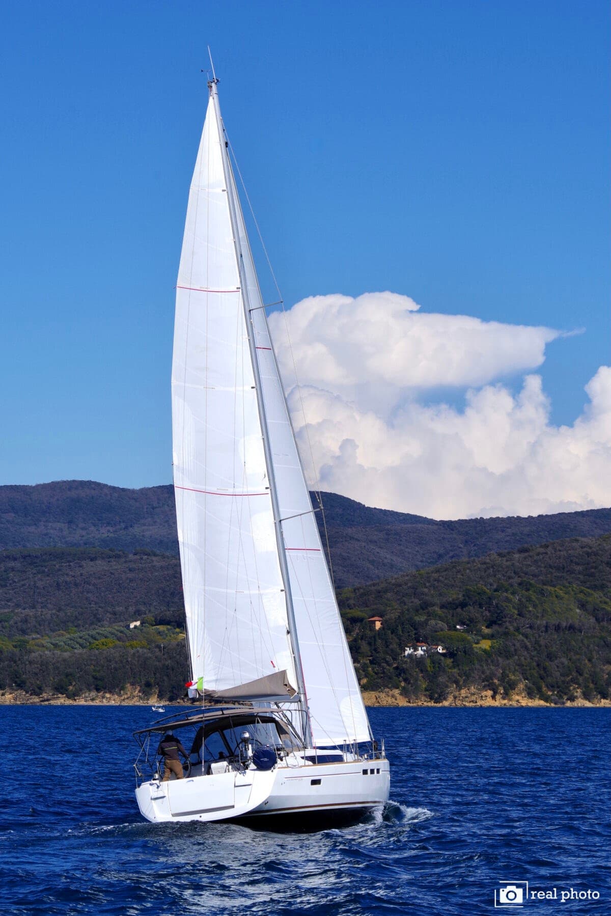 Jeanneau Sun Odyssey 519 - Deck View Jeanneau Sun Odyssey 519 - Deck View