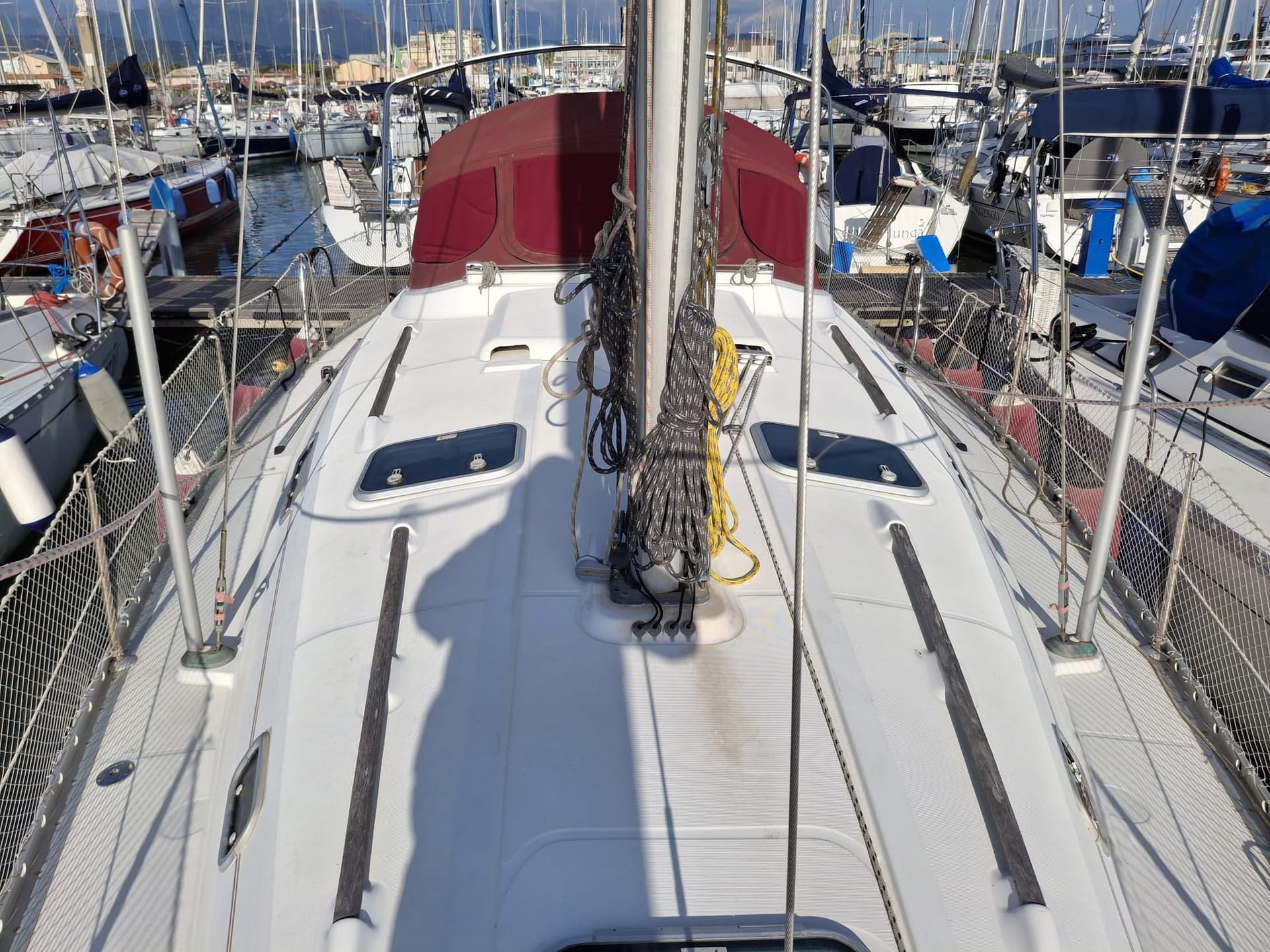 Beneteau Oceanis 381 - Deck View Beneteau Oceanis 381 - Deck View