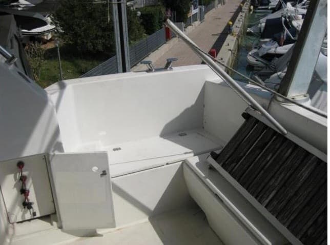 Azimut Az 32 - Deck View Azimut Az 32 - Deck View