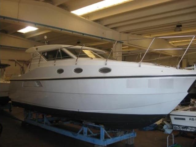 Azimut Az 32 - Interior View Azimut Az 32 - Interior View