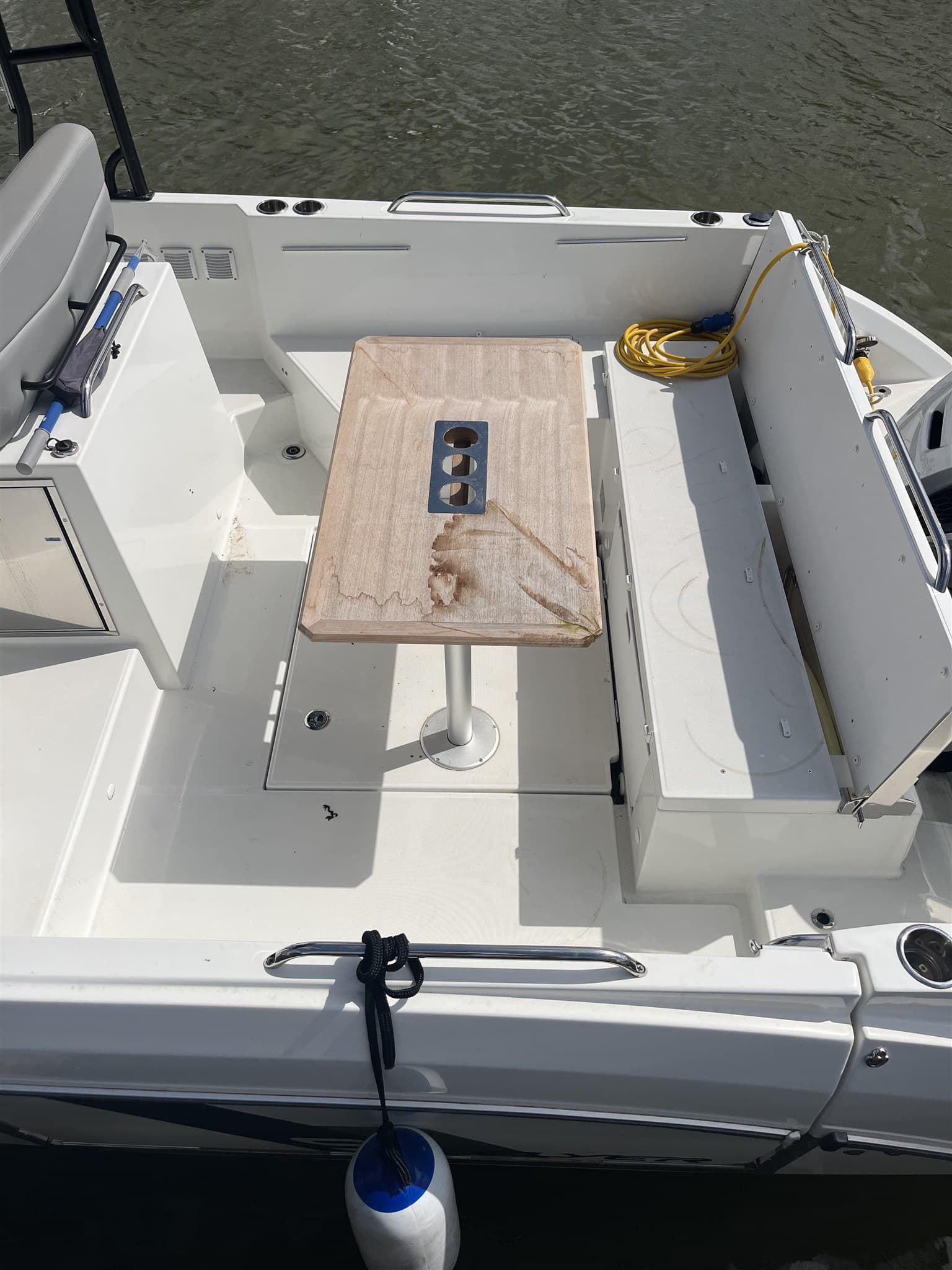 Beneteau Flyer 9 - Deck View Beneteau Flyer 9 - Deck View