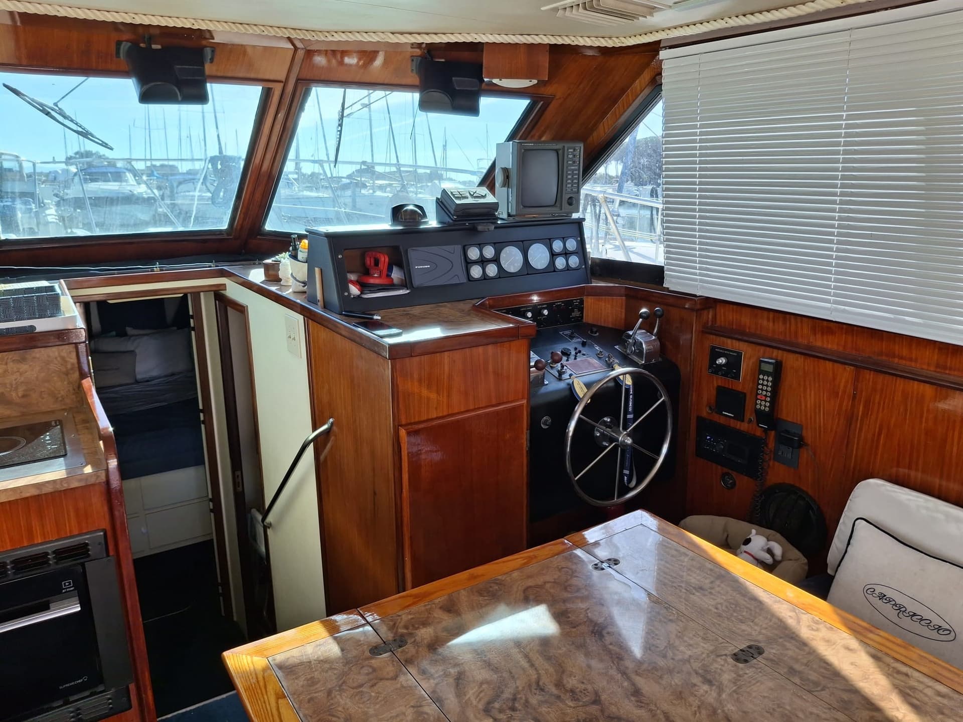 Hatteras 38 CONVERTIBLE usato - foto hero 12