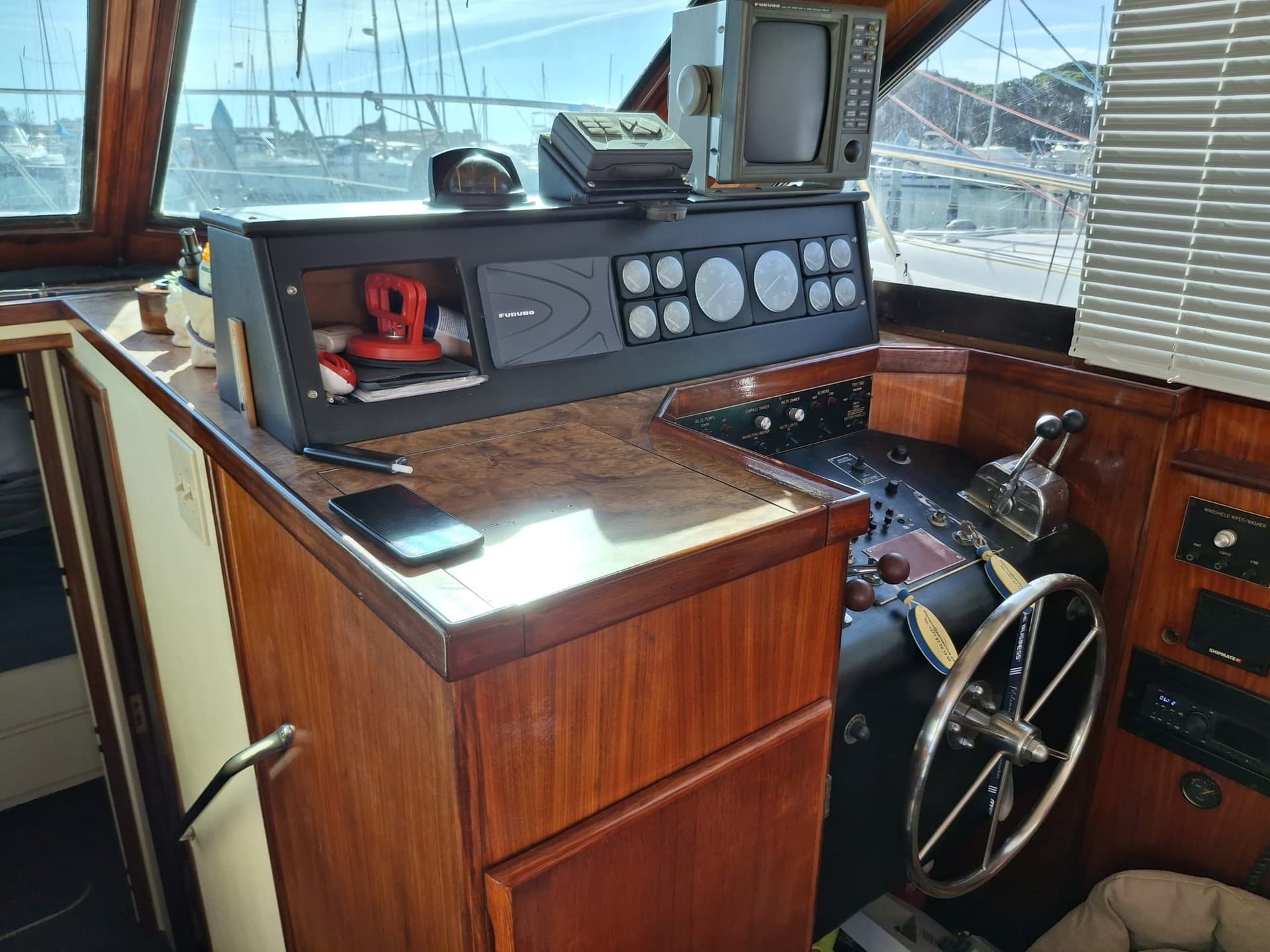 Hatteras 38 CONVERTIBLE usato - foto hero 13
