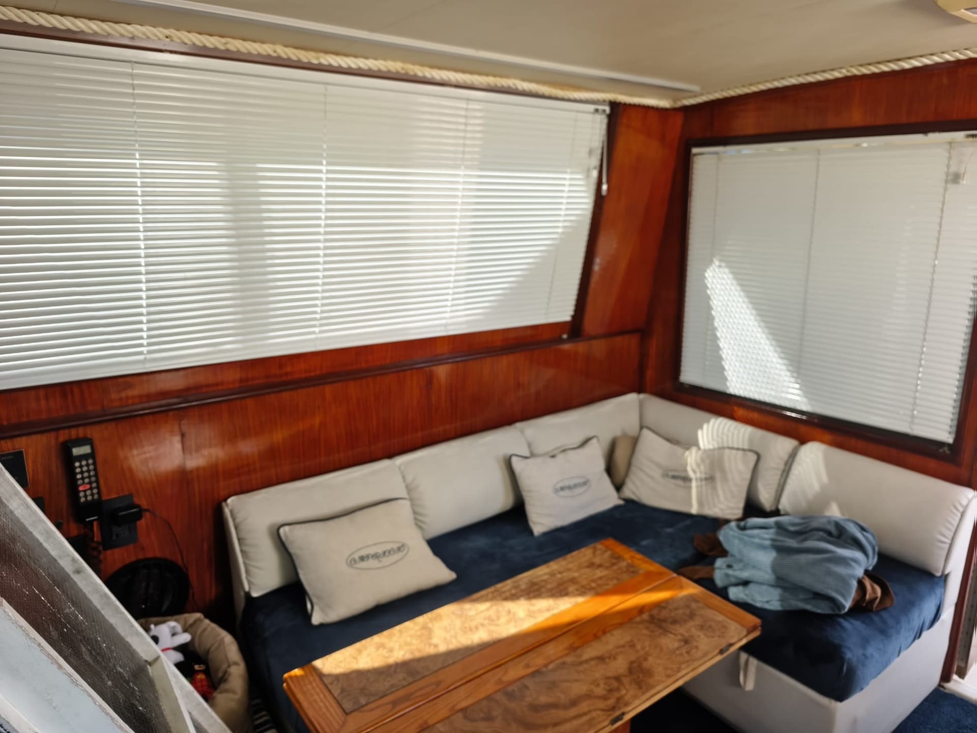 Hatteras 38 Convertible - Detail View 1 Hatteras 38 Convertible - Detail View 1