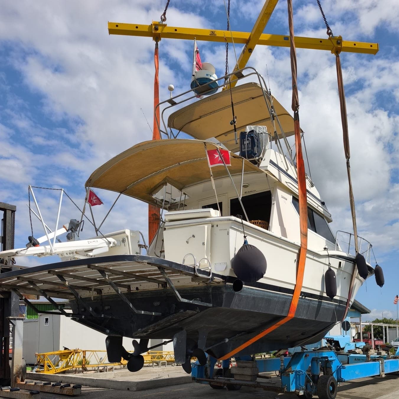 Hatteras 38 Convertible - Deck View Hatteras 38 Convertible - Deck View