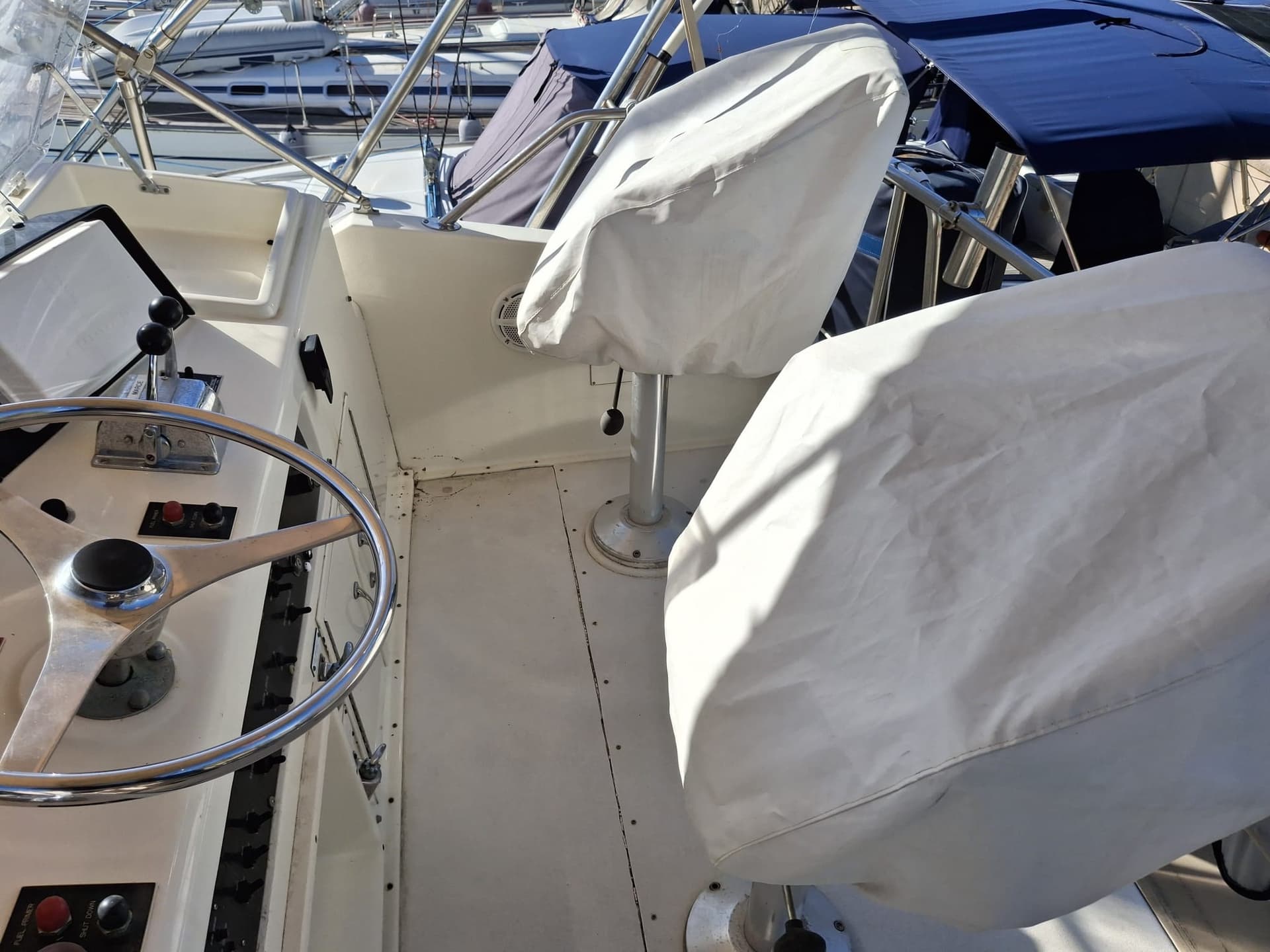 Hatteras 38 CONVERTIBLE usato - foto hero 7
