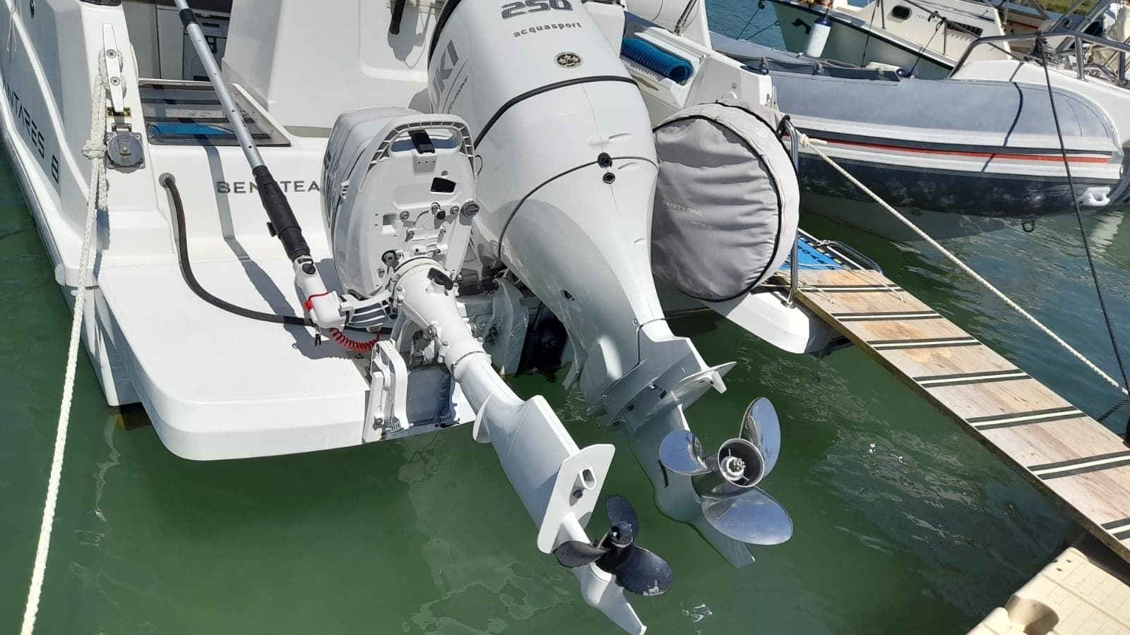 Beneteau Antares 8 - Deck View Beneteau Antares 8 - Deck View