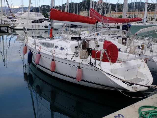 Kirie Feeling 39 - Deck View Kirie Feeling 39 - Deck View