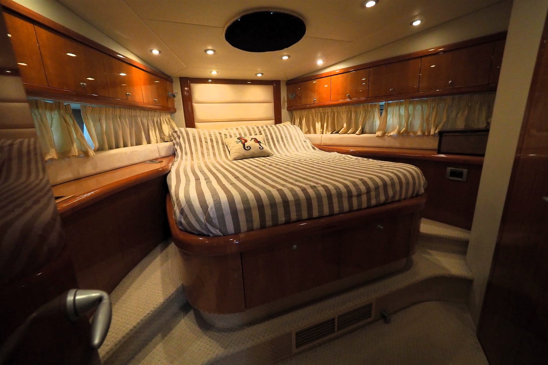 Sunseeker Portofino 53 - Deck View Sunseeker Portofino 53 - Deck View