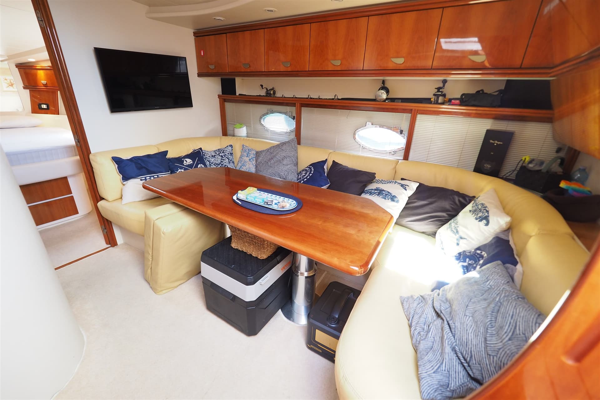 Pershing Pershing 45' Limited - Detail View 1 Pershing Pershing 45' Limited - Detail View 1