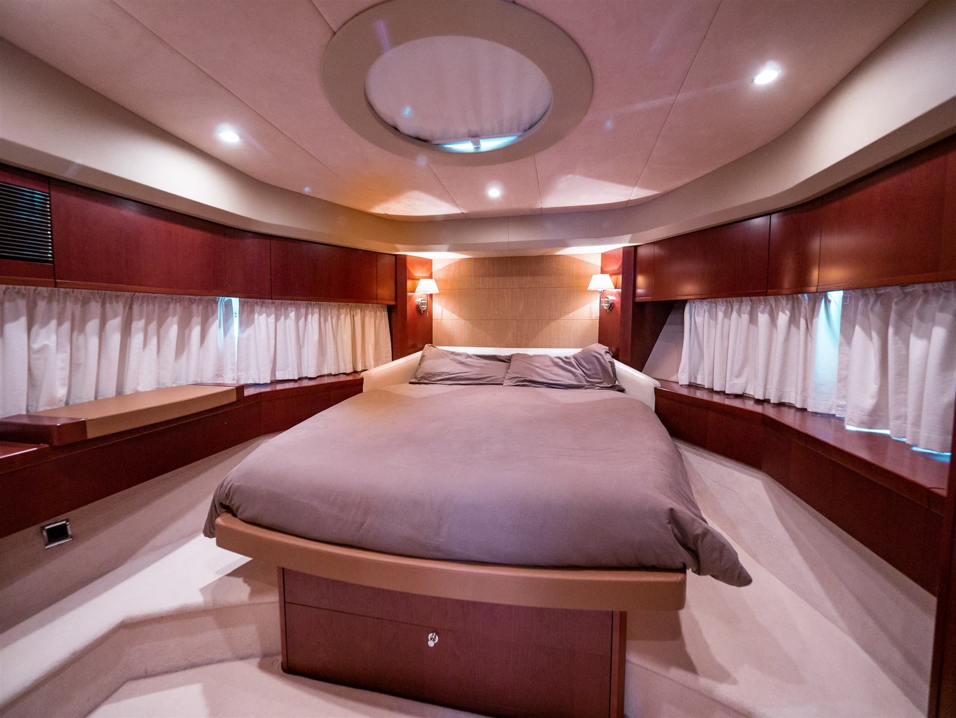 Princess Yachts V 70 used - hero image 12