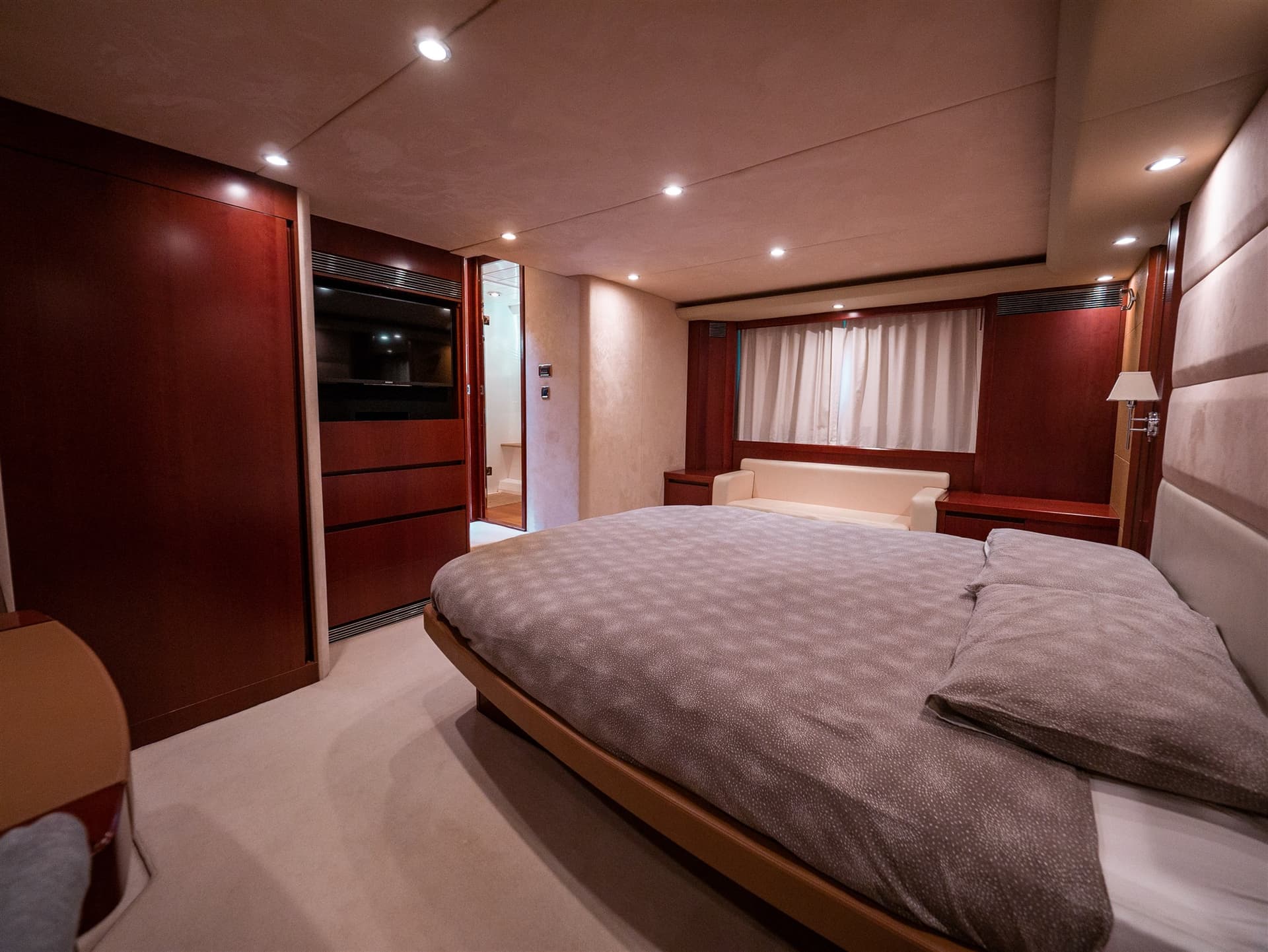 Princess Yachts V 70 used - hero image 8