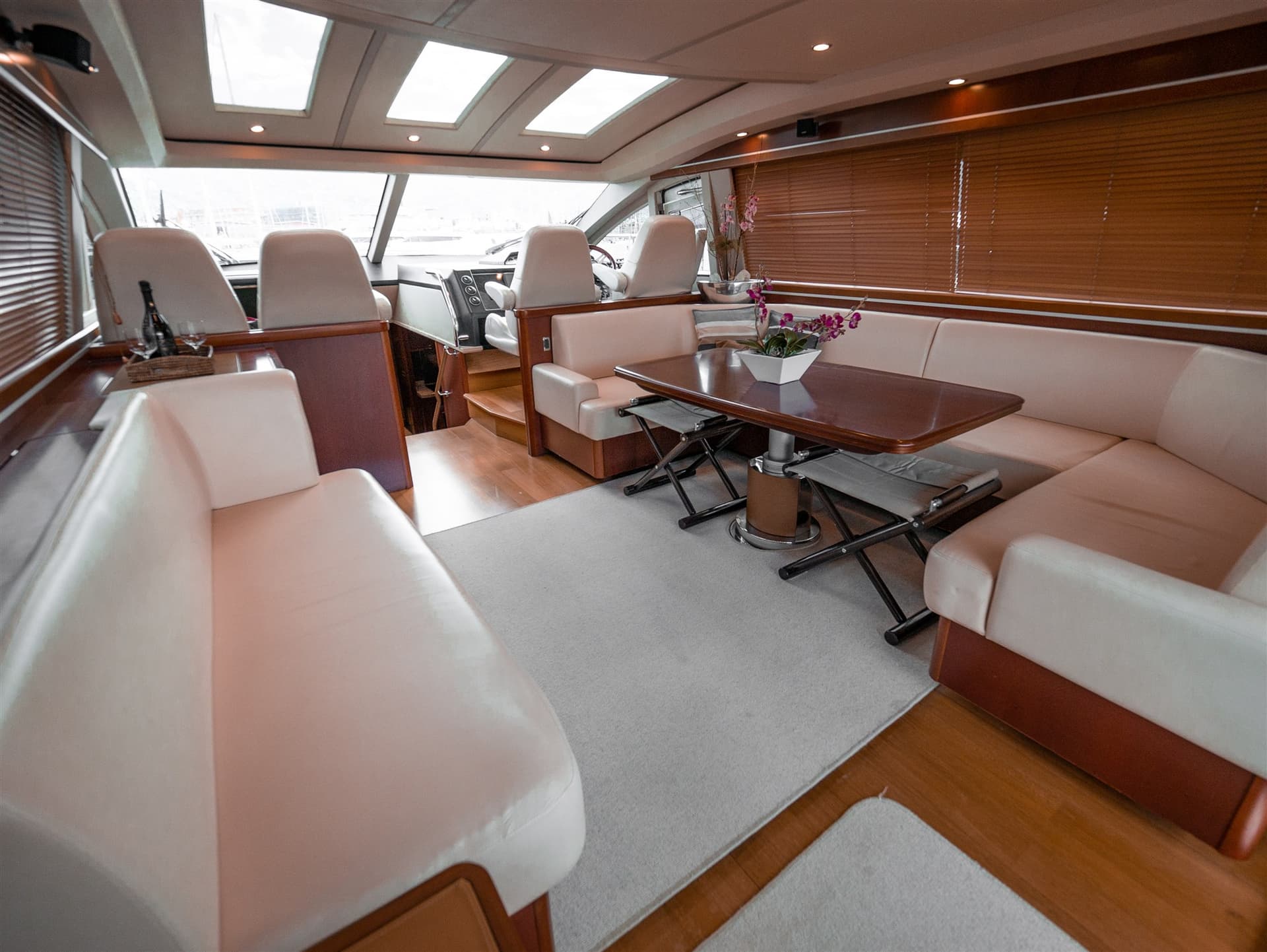 Princess Yachts V 70 - Interior View Princess Yachts V 70 - Interior View