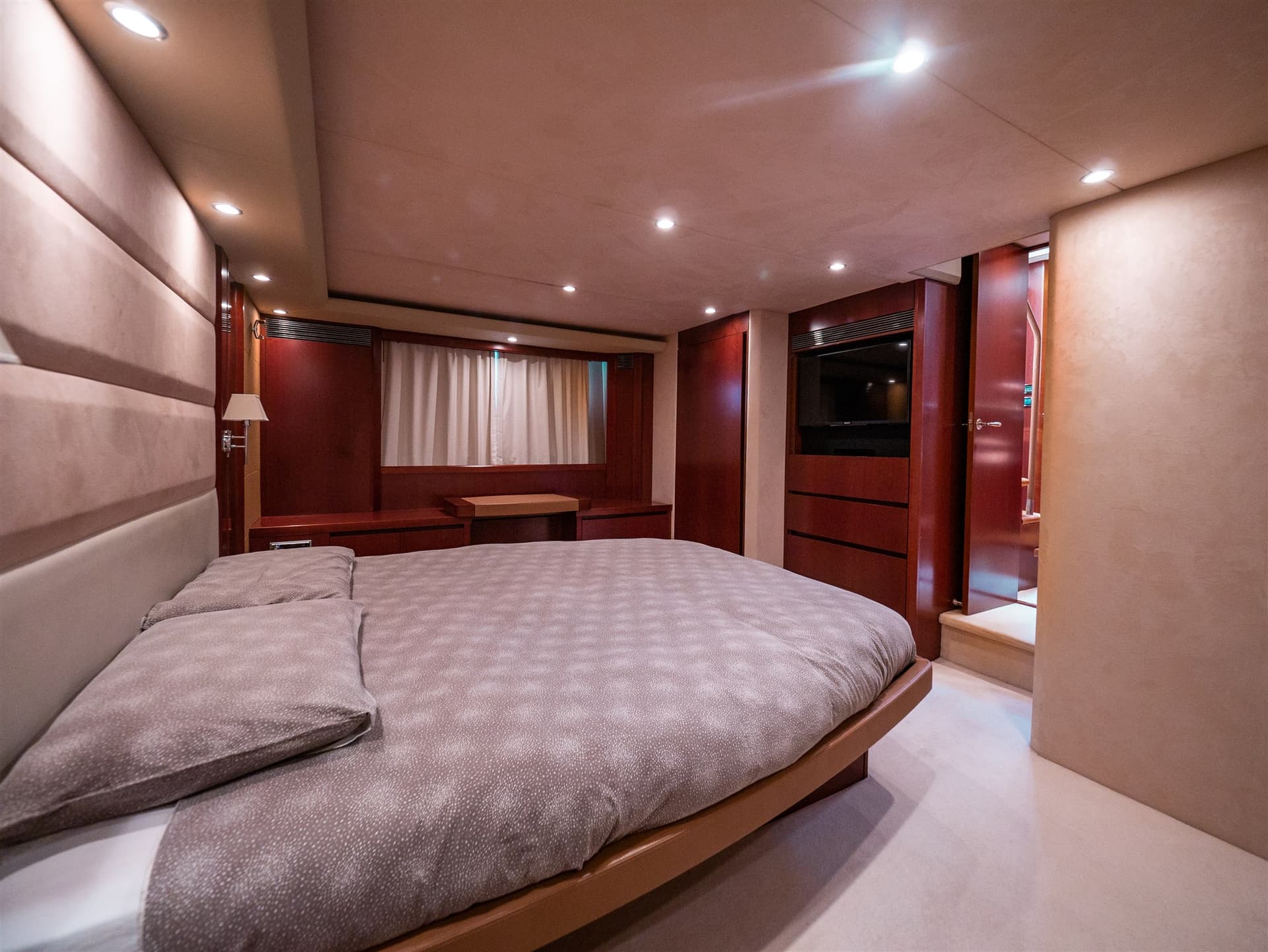 Princess Yachts V 70 gebraucht - Hauptbild 9