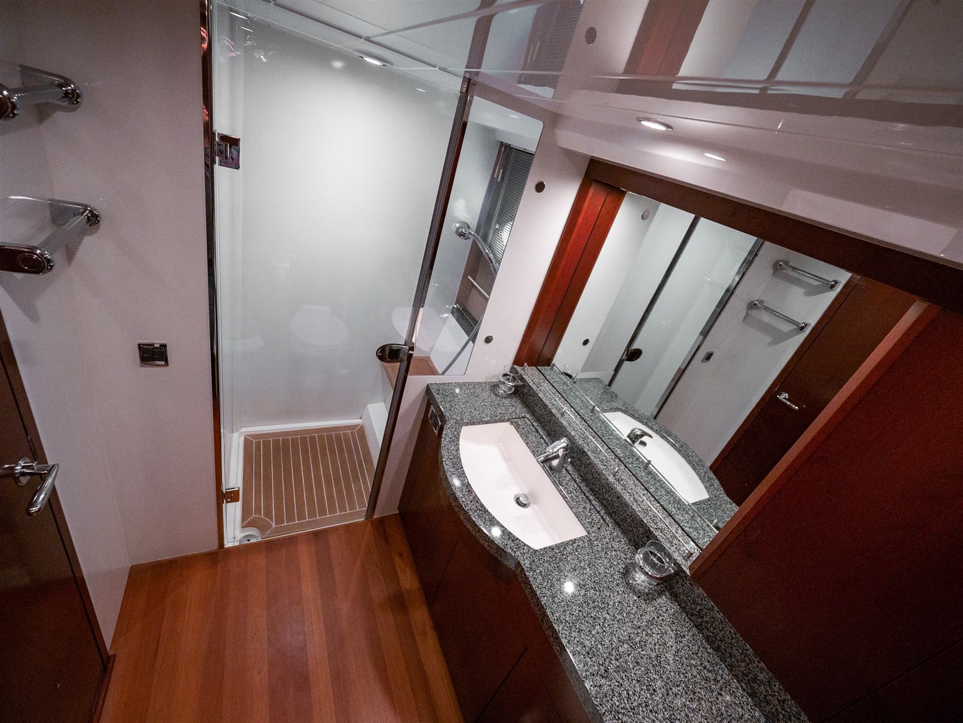Princess Yachts V 70 used - hero image 11