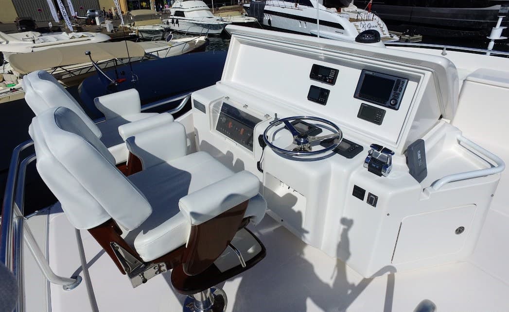 Bertram Yacht 540 Convertible usato - foto hero 18
